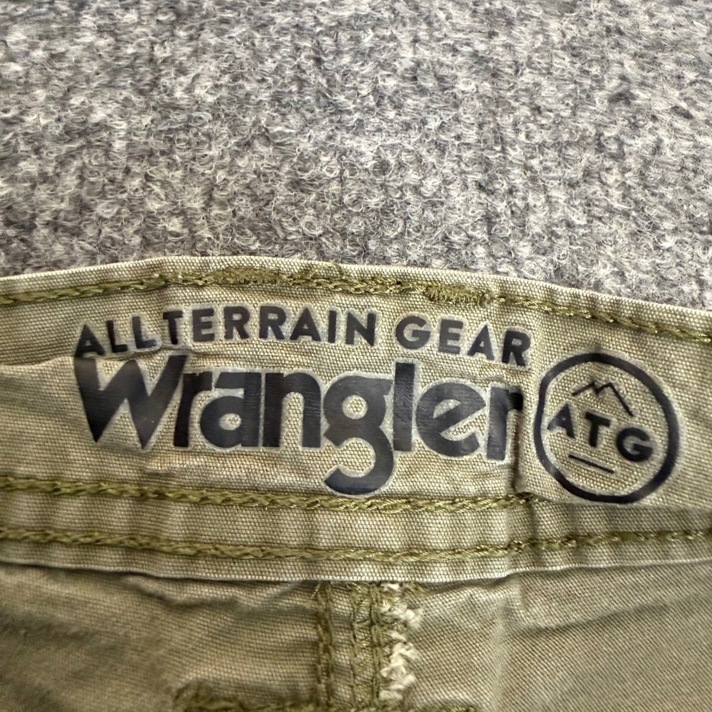 Wrangler ATG All Terrain Gear Mens Shorts Size 30 Olive Green Utility Hiking