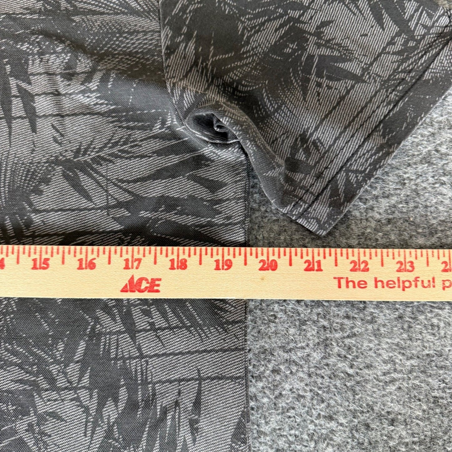 Travis Mathew Golf Polo Shirt Mens M Gray Palm Tree Striped Short Sleeve Casual