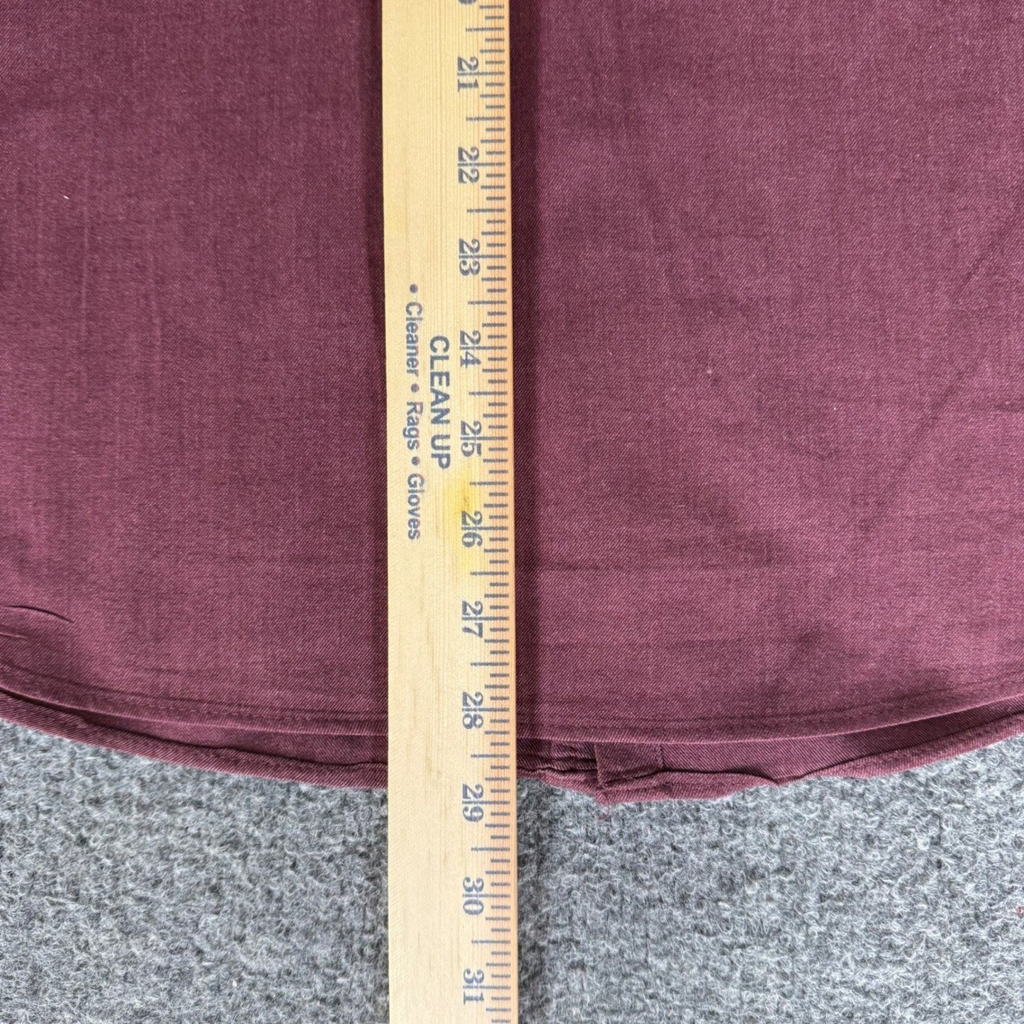 Van Heusen Men Never Tuck Regular Fit Button Up Shirt Burgundy Large Long Sleeve