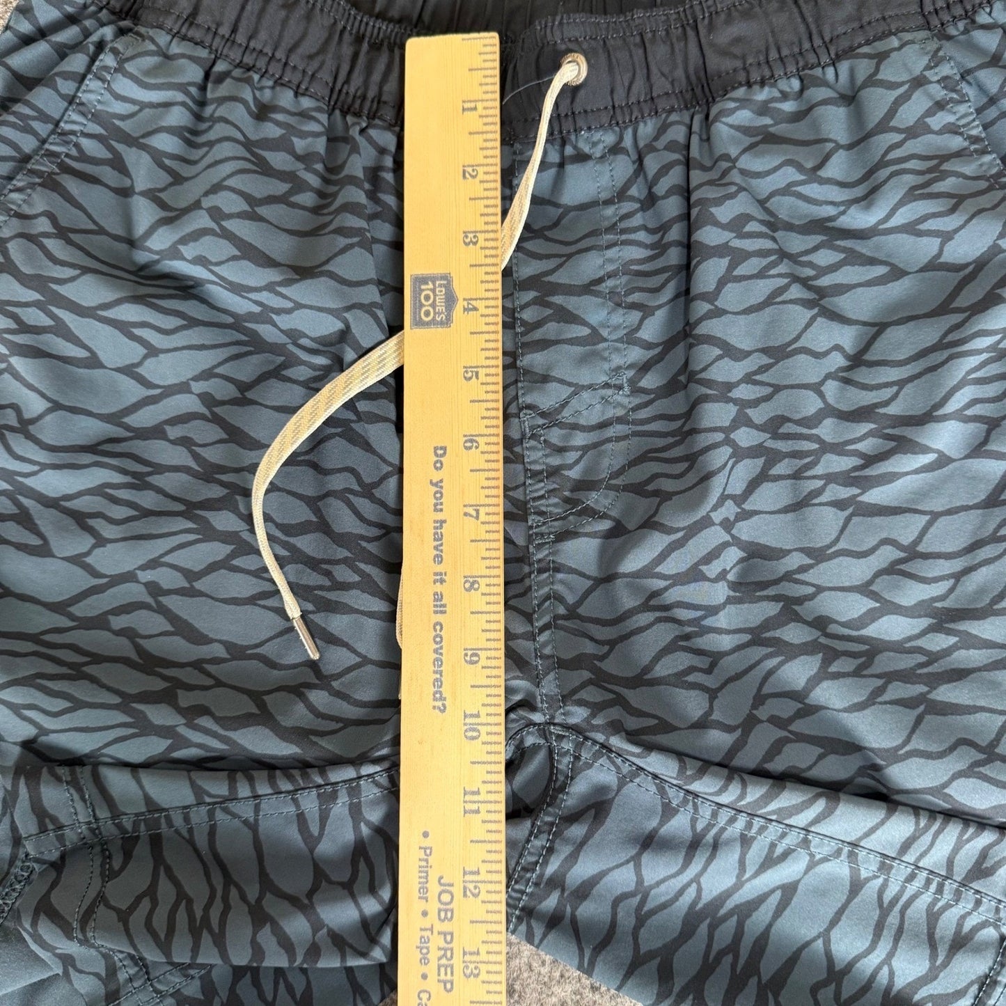 Vuori Kore Shorts Mens 31 Blue Geometric Lined Athletic Gym Training Workout