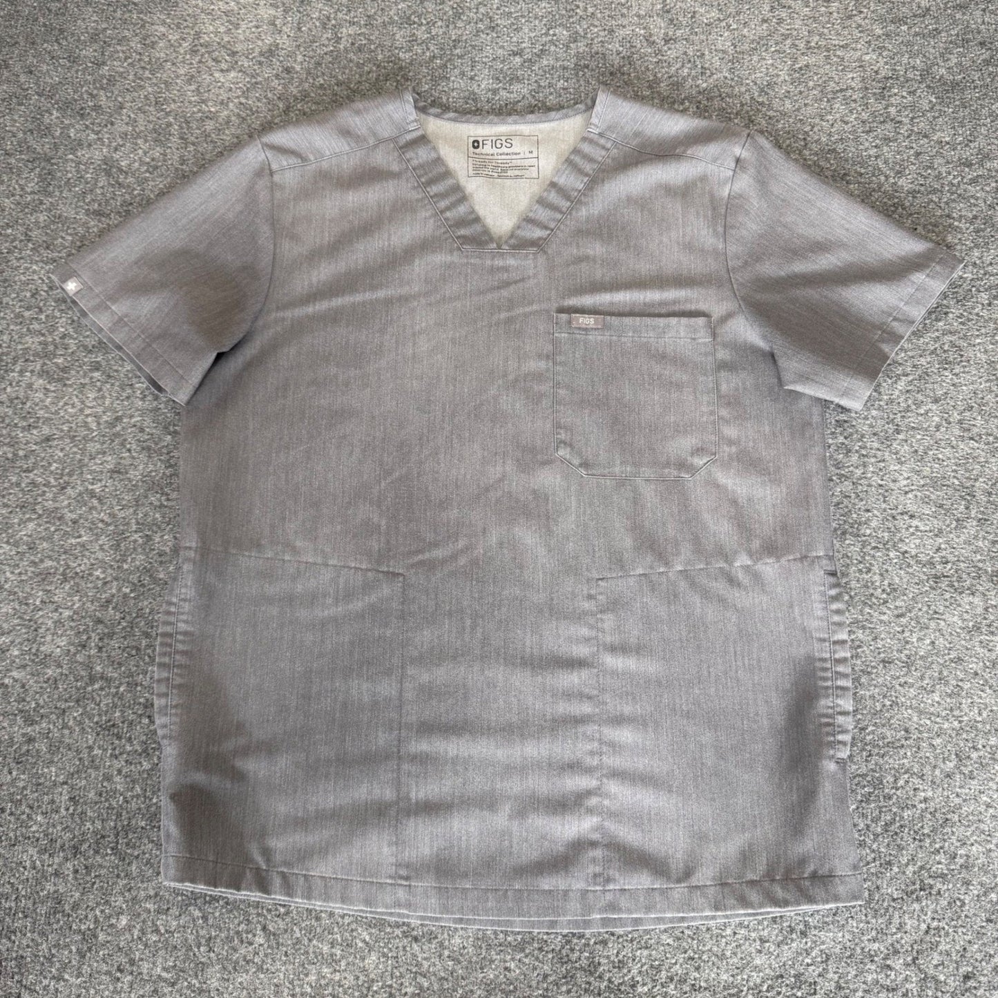 FIGS Men Chisec 3-Pocket Scrub Top Gray V-Neck Medium Medical Healthcare Uniform