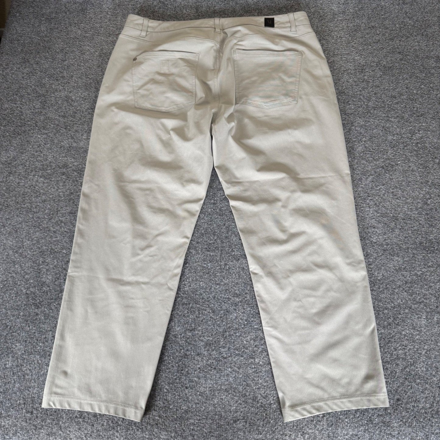 Vuori Meta Pants Mens 38x26 Beige Casual Chino Performance Stretch Comfort V430