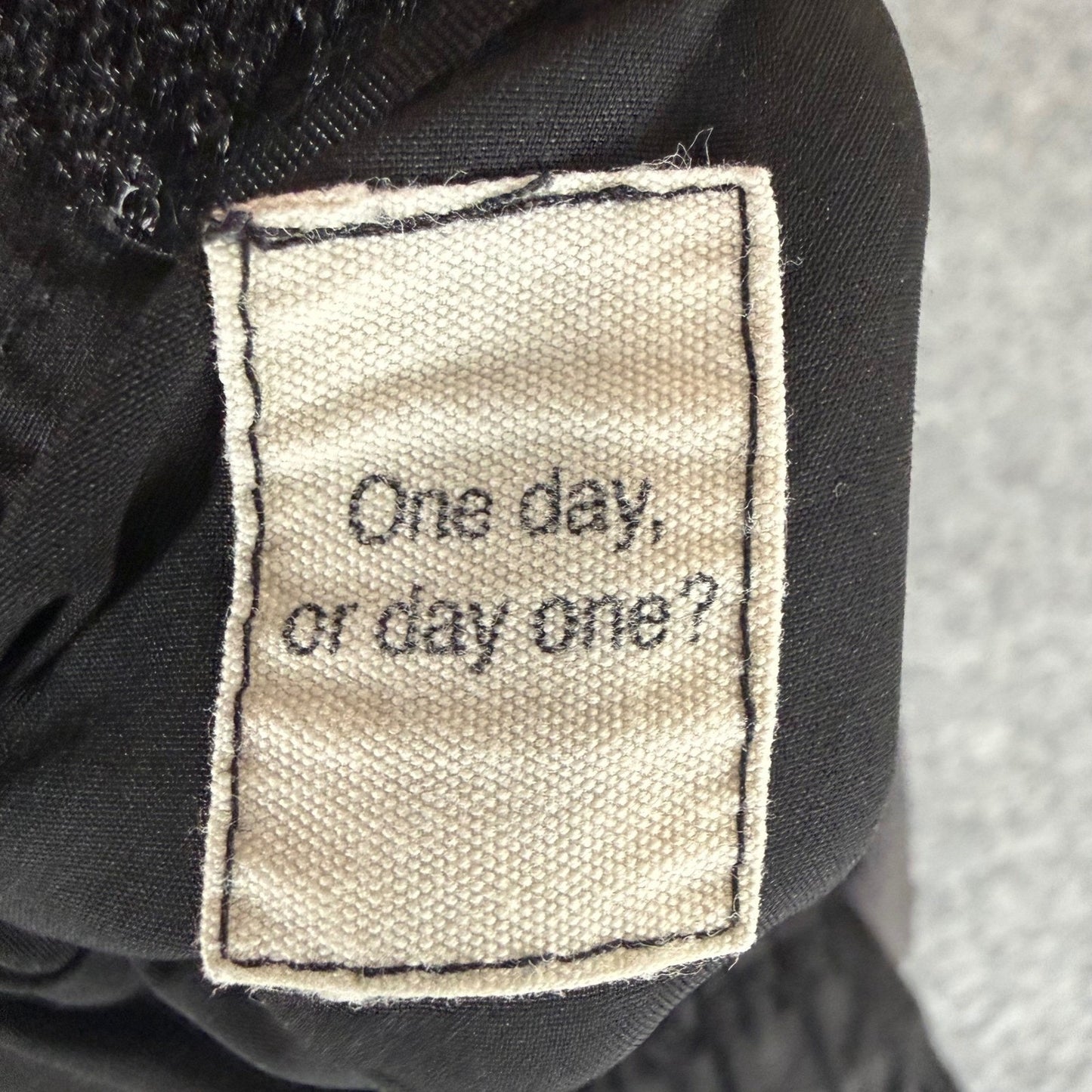 Vuori Kore Shorts Mens Medium Size 30 Black Lined Athletic Gym Training Workout