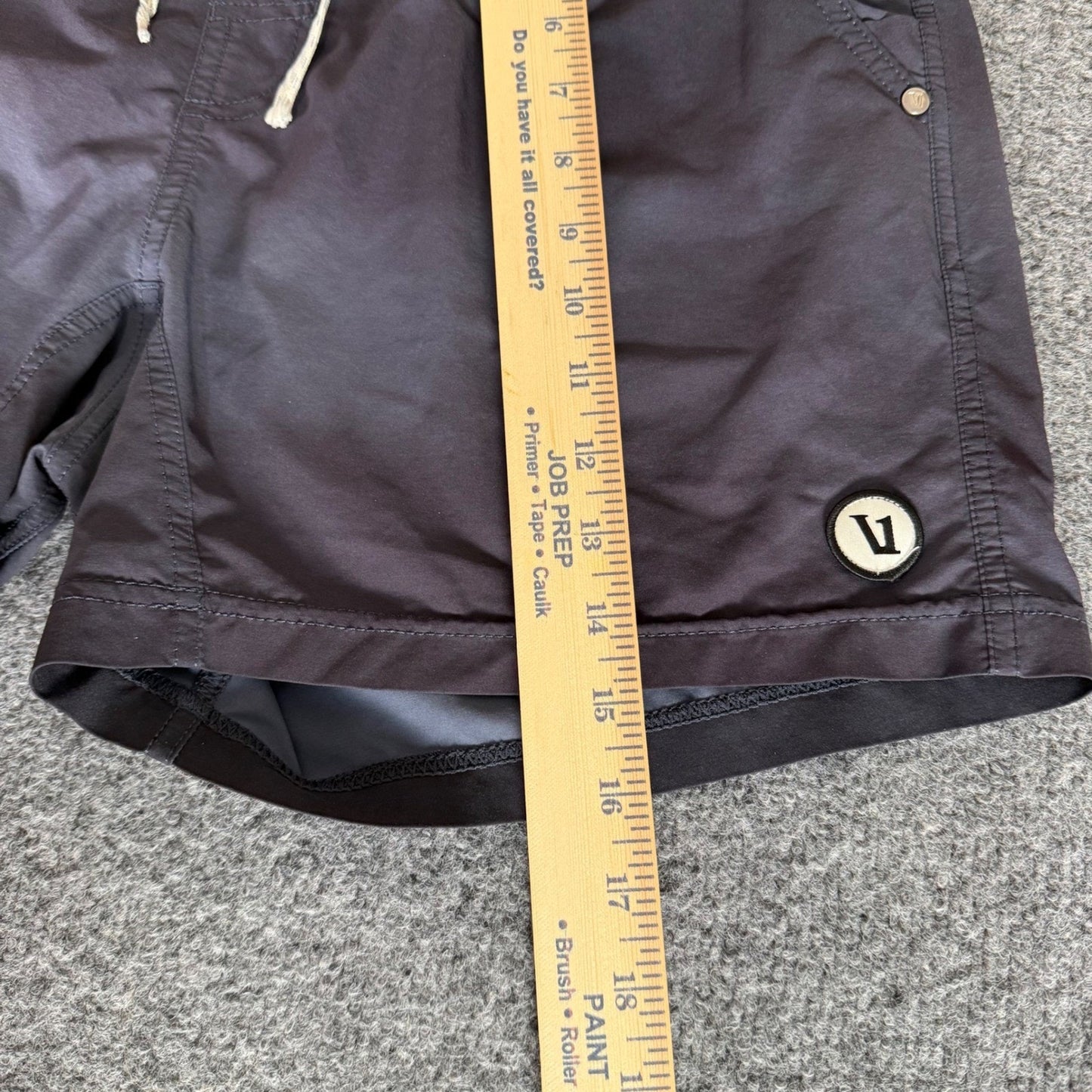 Vuori Athletic Shorts Mens Size 30 Gray Unlined Stretch Gym Workout Performance