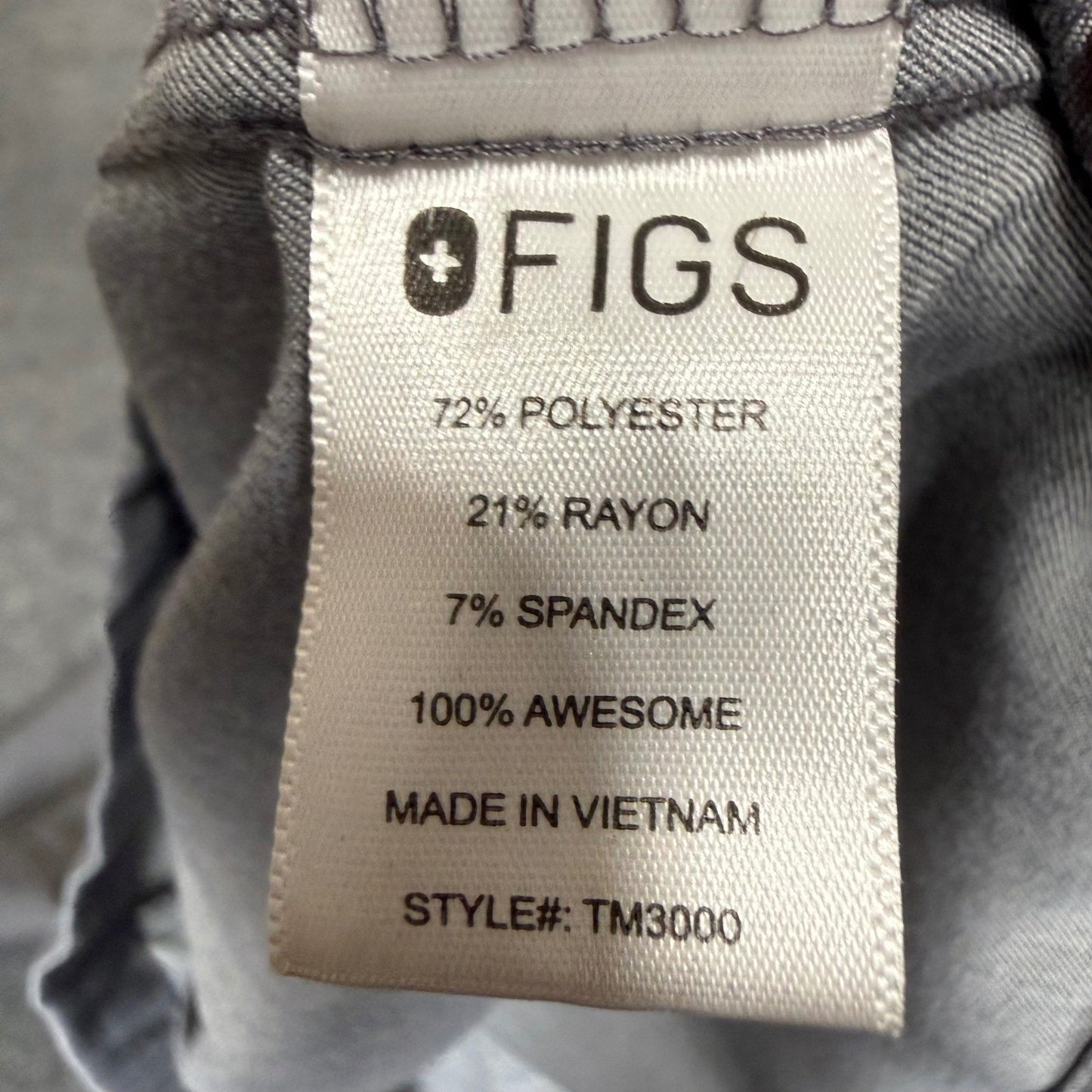 FIGS Men Chisec 3-Pocket Scrub Top Gray V-Neck Medium Medical Healthcare Uniform
