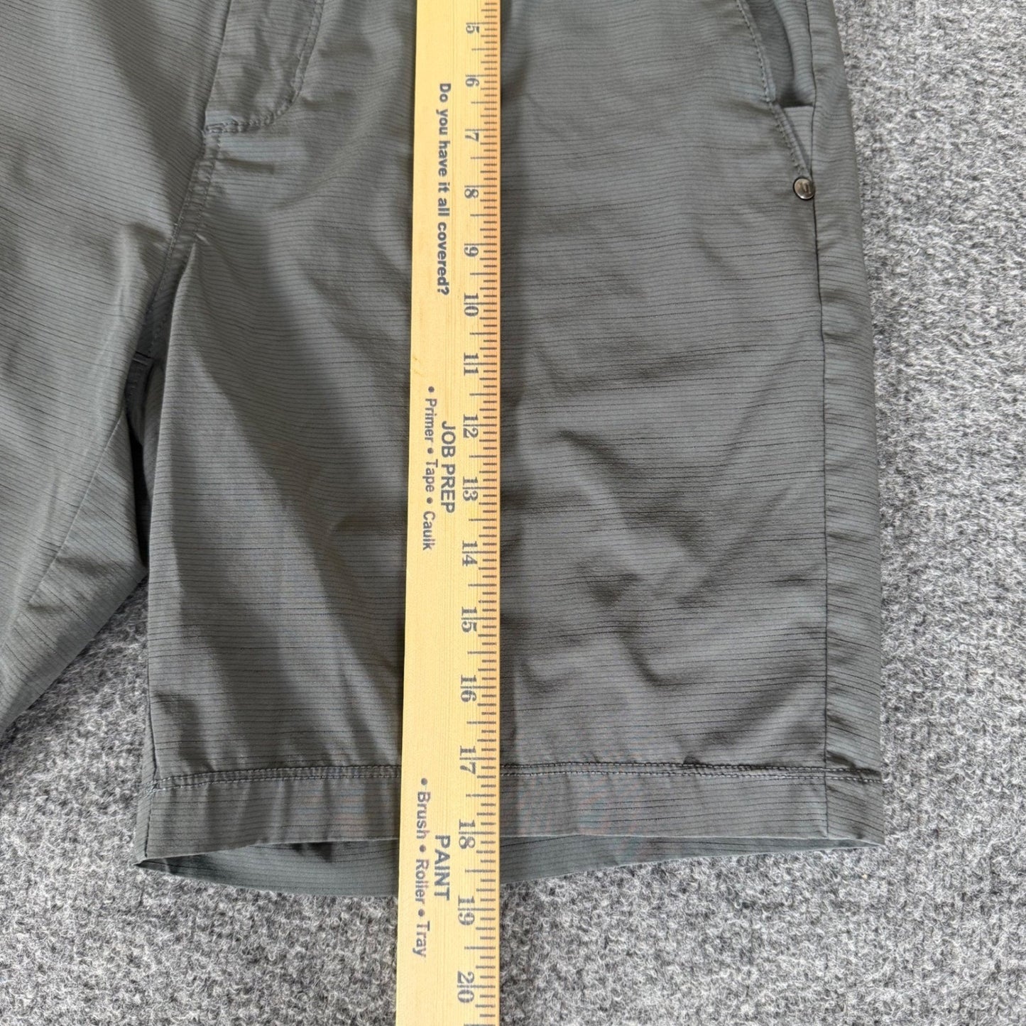 Vuori Pebble Short Mens 34 Gray Performance Stretch Active Golf Lightweight V399