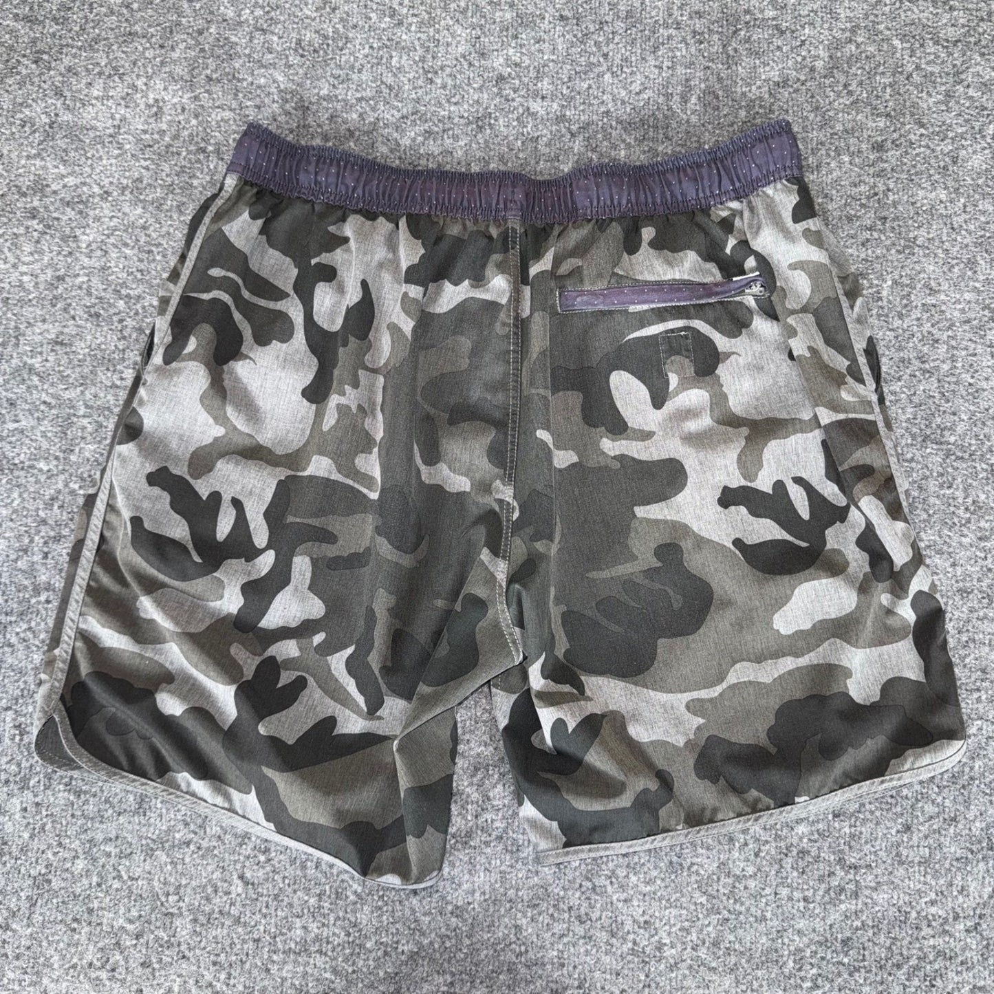 Vuori Banks Shorts Mens 32 Camo Athleisure Unlined Stretch Workout Running Gym
