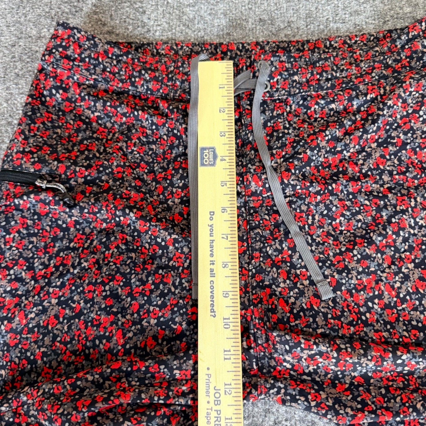 prAna Fenton Boardshorts Mens 32 Red Black Floral Surf Swim Beachwear Drawstring