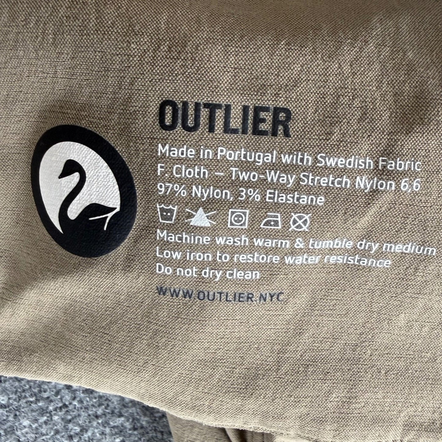 Outlier New Way Short Mens 28 Beige Stretch Nylon Tech Casual Travel Performance