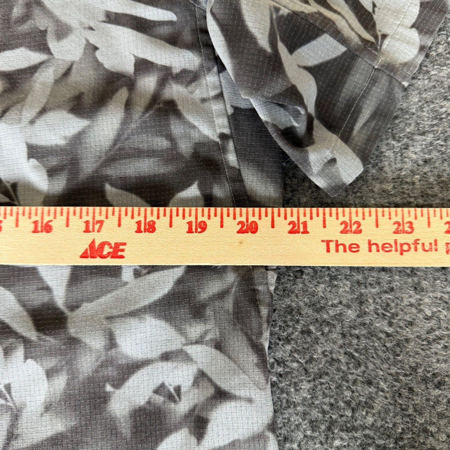 Lululemon Airing Easy Shirt Mens Medium Gray Tropical Leaf AOP Short Sleeve Casual