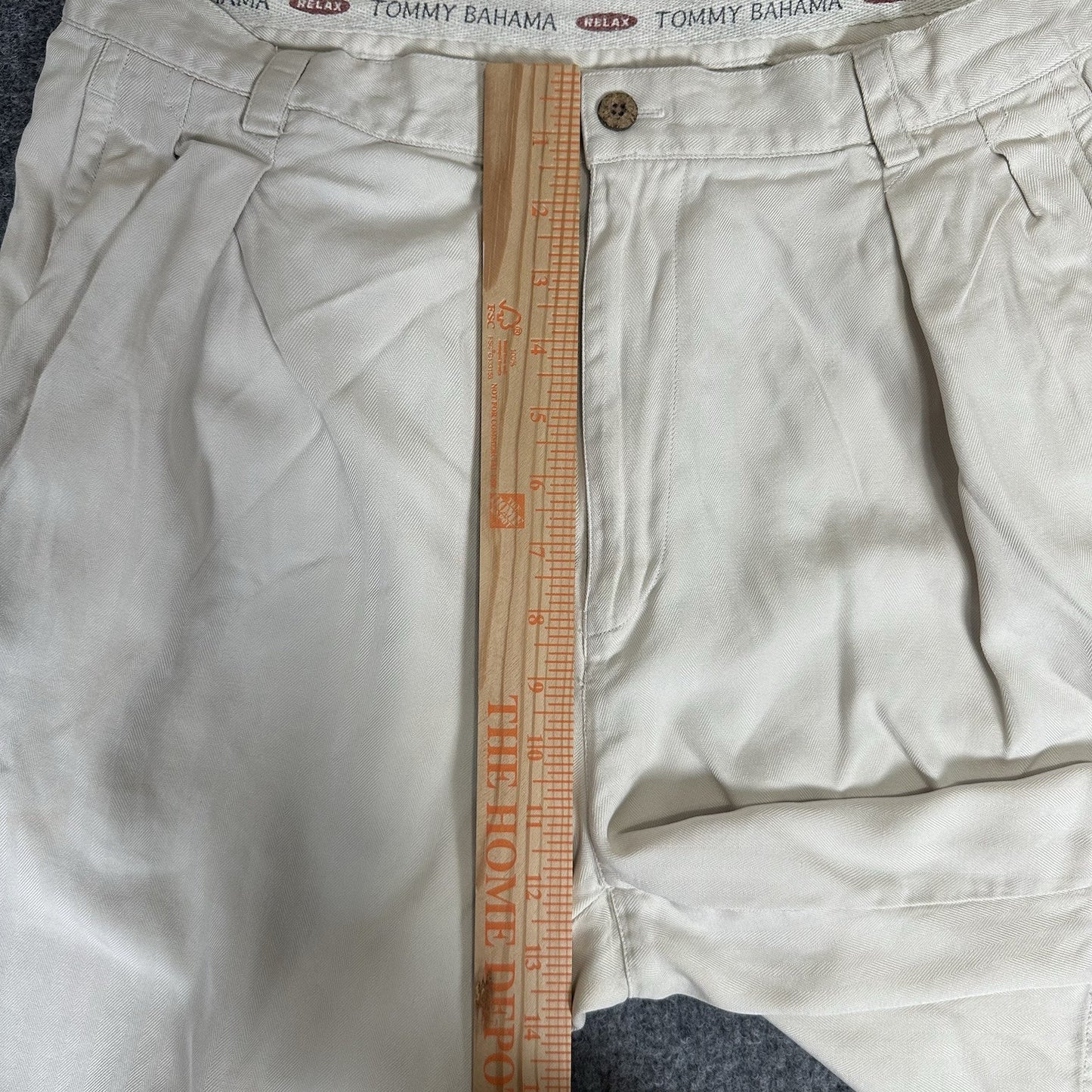 Tommy Bahama Shorts Mens 35 (33x8) Ivory 100% Silk Pleated Chino Vacation Resort