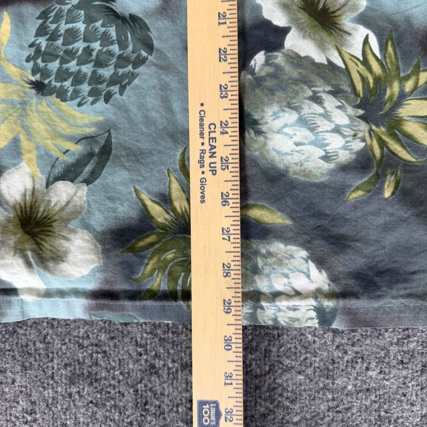 Hilo Hattie Hawaiian Shirt Mens Medium Pineapple Floral Aloha Tropical Button Up