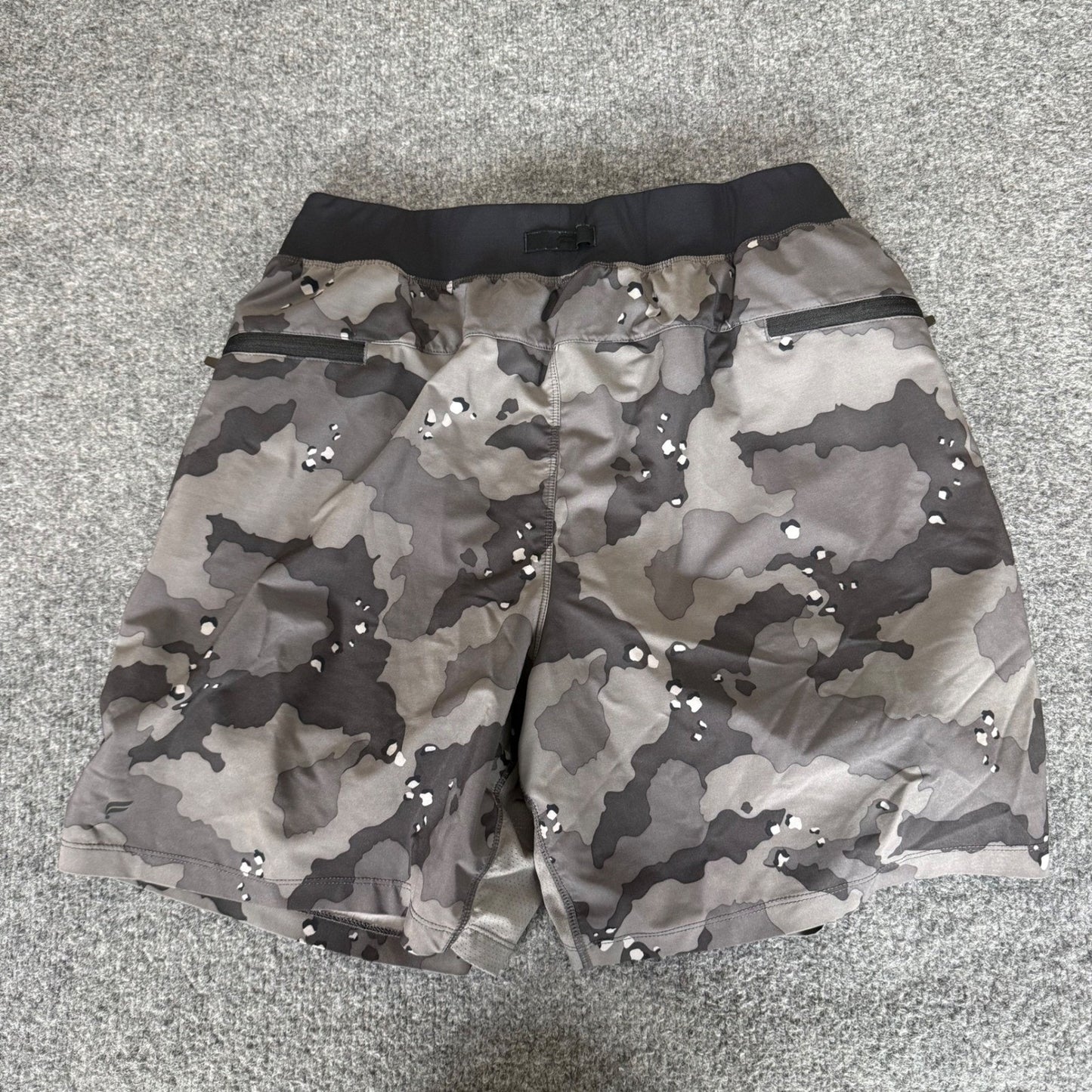 Fabletics Franchise Shorts Mens Size 30 Gray Desert Storm Camo Lined Gym Running