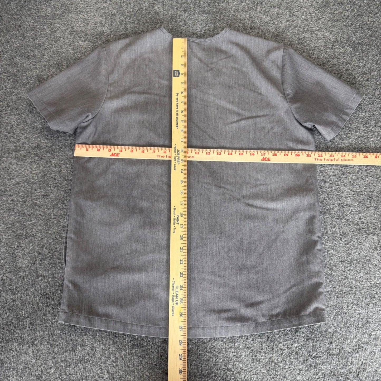FIGS Men Chisec 3-Pocket Scrub Top Gray V-Neck Medium Medical Healthcare Uniform
