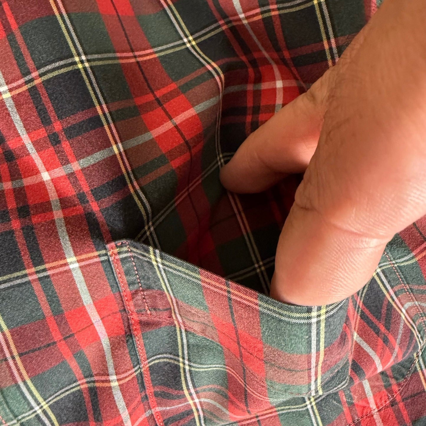 J.Crew Classic Plaid Shirt Mens Medium Red Green Button Down Long Sleeve Preppy