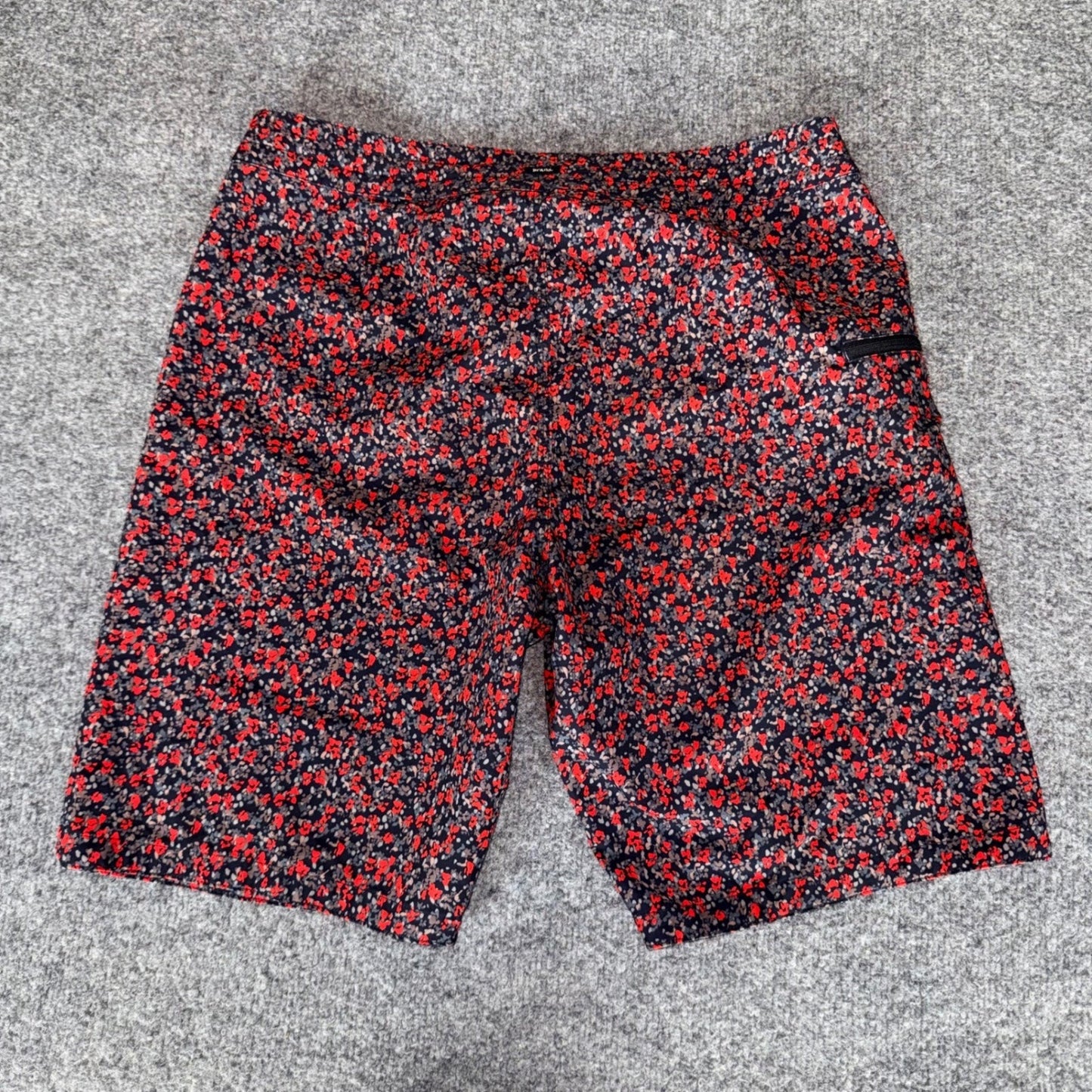 prAna Fenton Boardshorts Mens 32 Red Black Floral Surf Swim Beachwear Drawstring