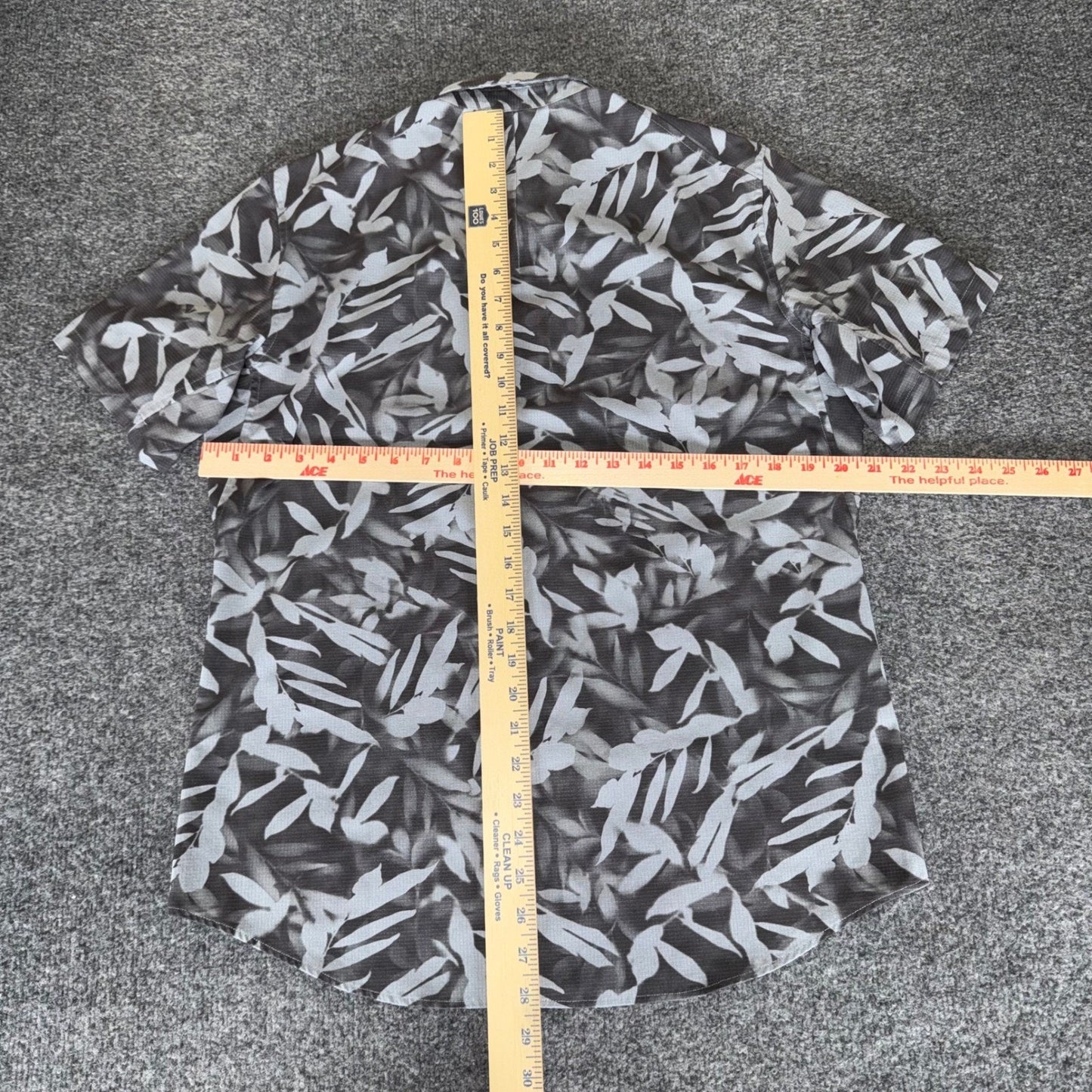 Lululemon Airing Easy Shirt Mens Medium Gray Tropical Leaf AOP Short Sleeve Casual