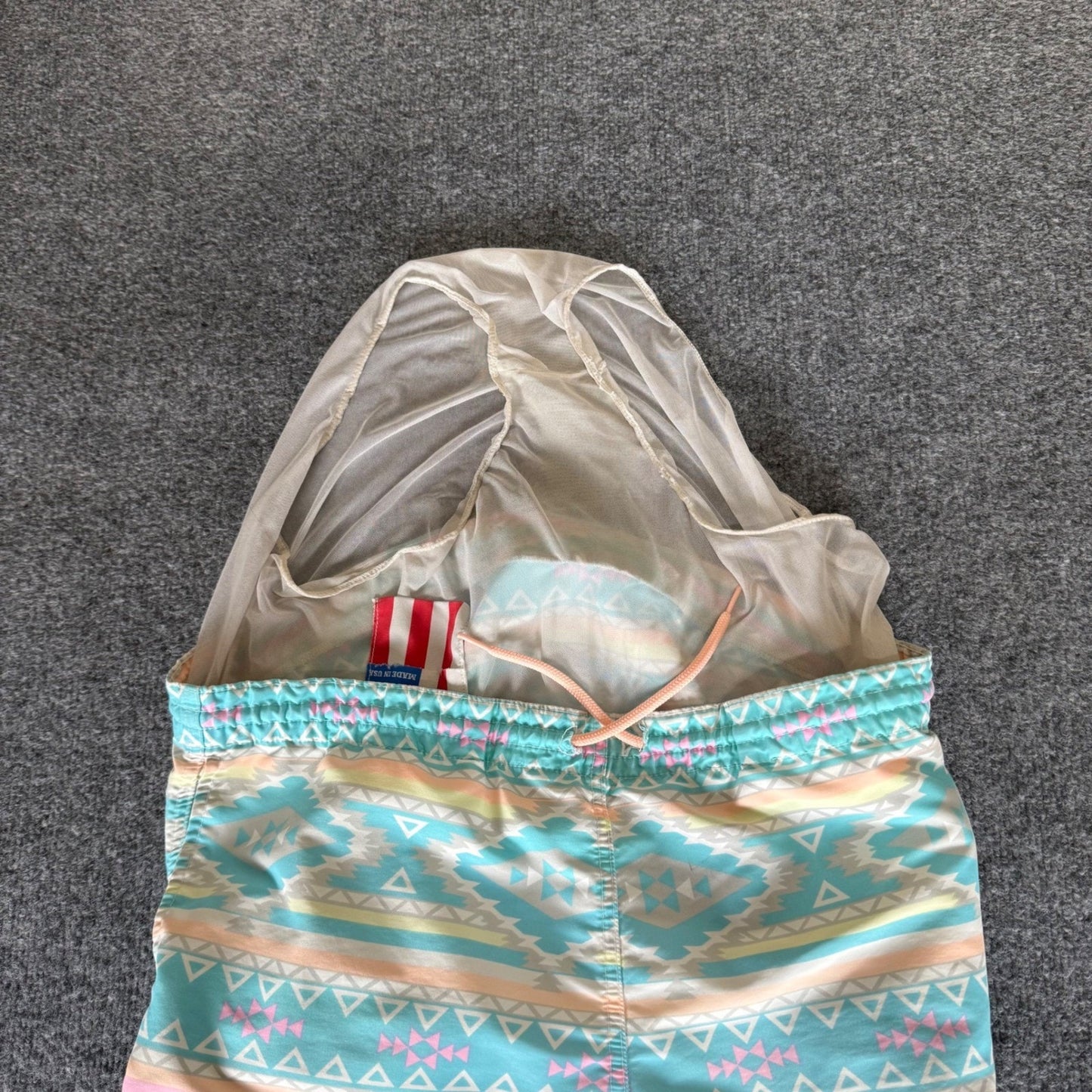 Chubbies Swim Trunks Mens L 38x5.5 Geometric Shorts Quick Dry Lined Drawstring