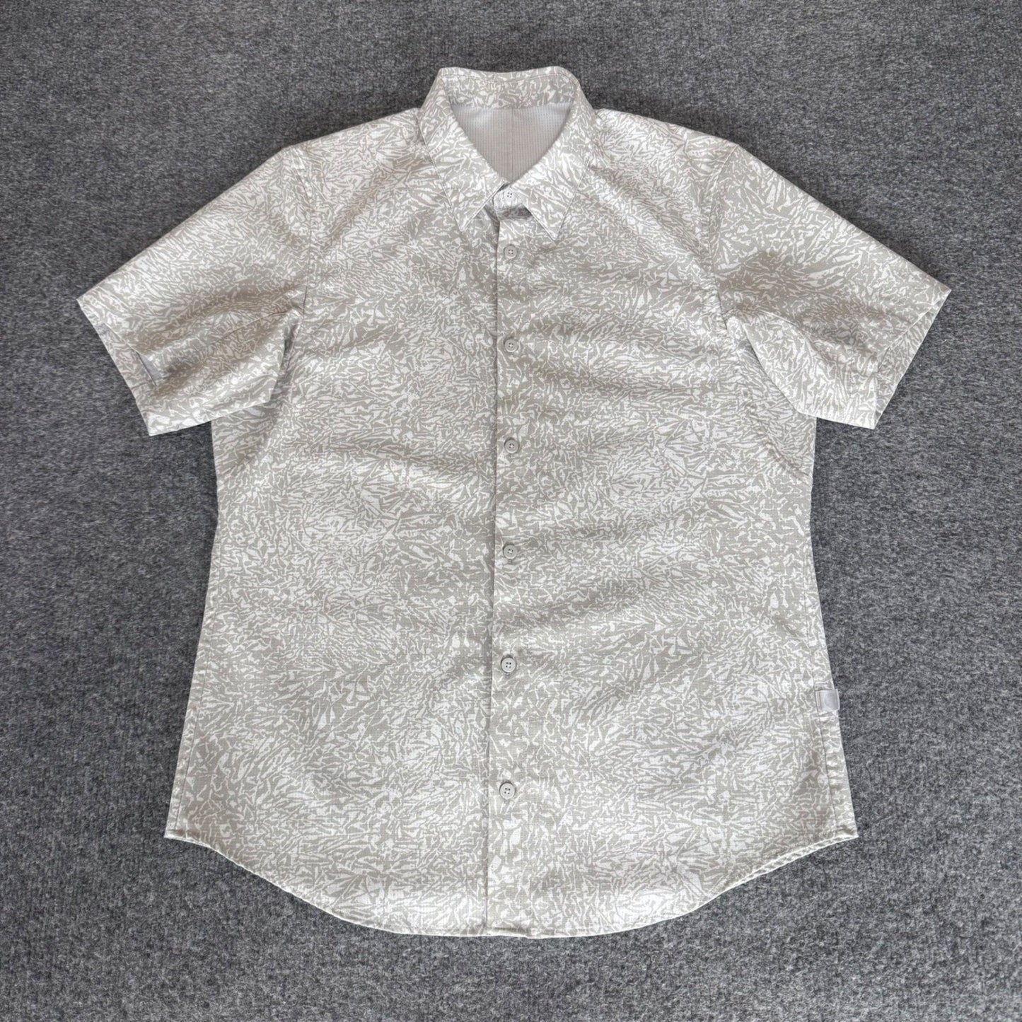 Lululemon Mens Medium Abstract Print Short Sleeve Button Up Shirt Stretch Casual