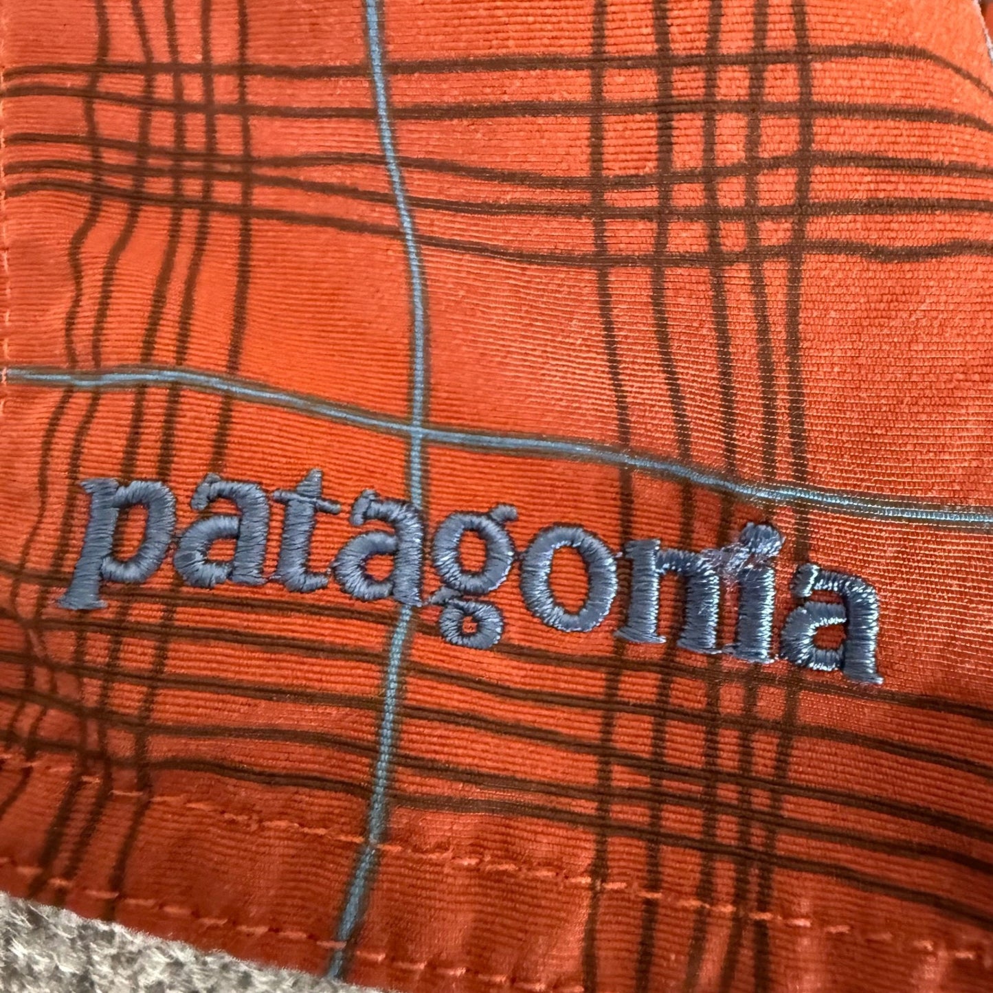 Patagonia Board Shorts Mens 34 Red Plaid Swim Surf Beachwear Casual Lightweight