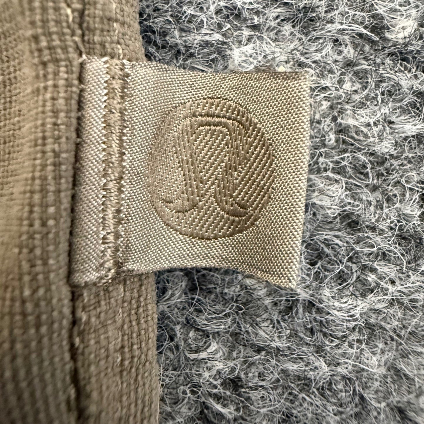 Lululemon Mens XL Olive Long Sleeve Button Up Shirt Stretch Casual Office Travel