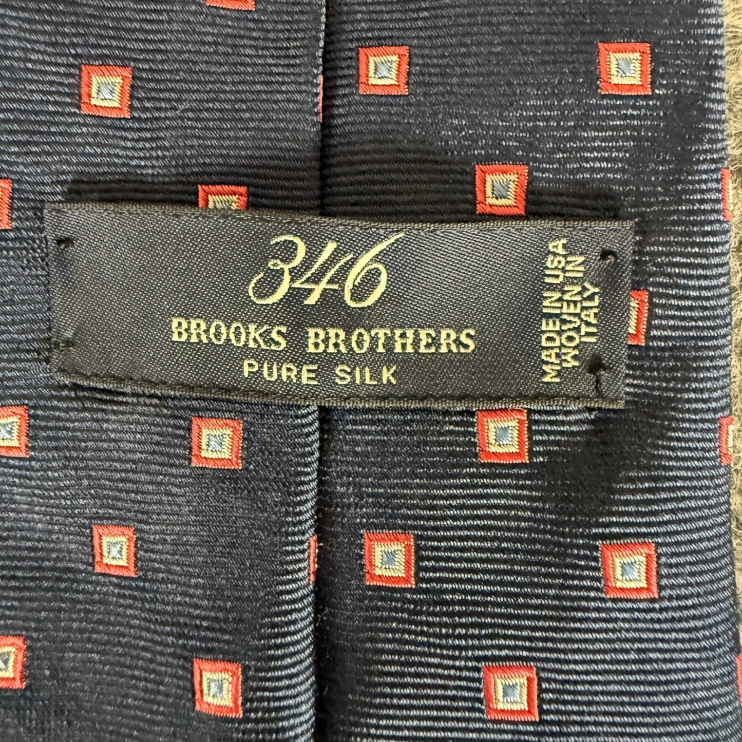 Brooks Brothers 346 Mens Navy Blue Silk Geometric Square Pattern Necktie Office