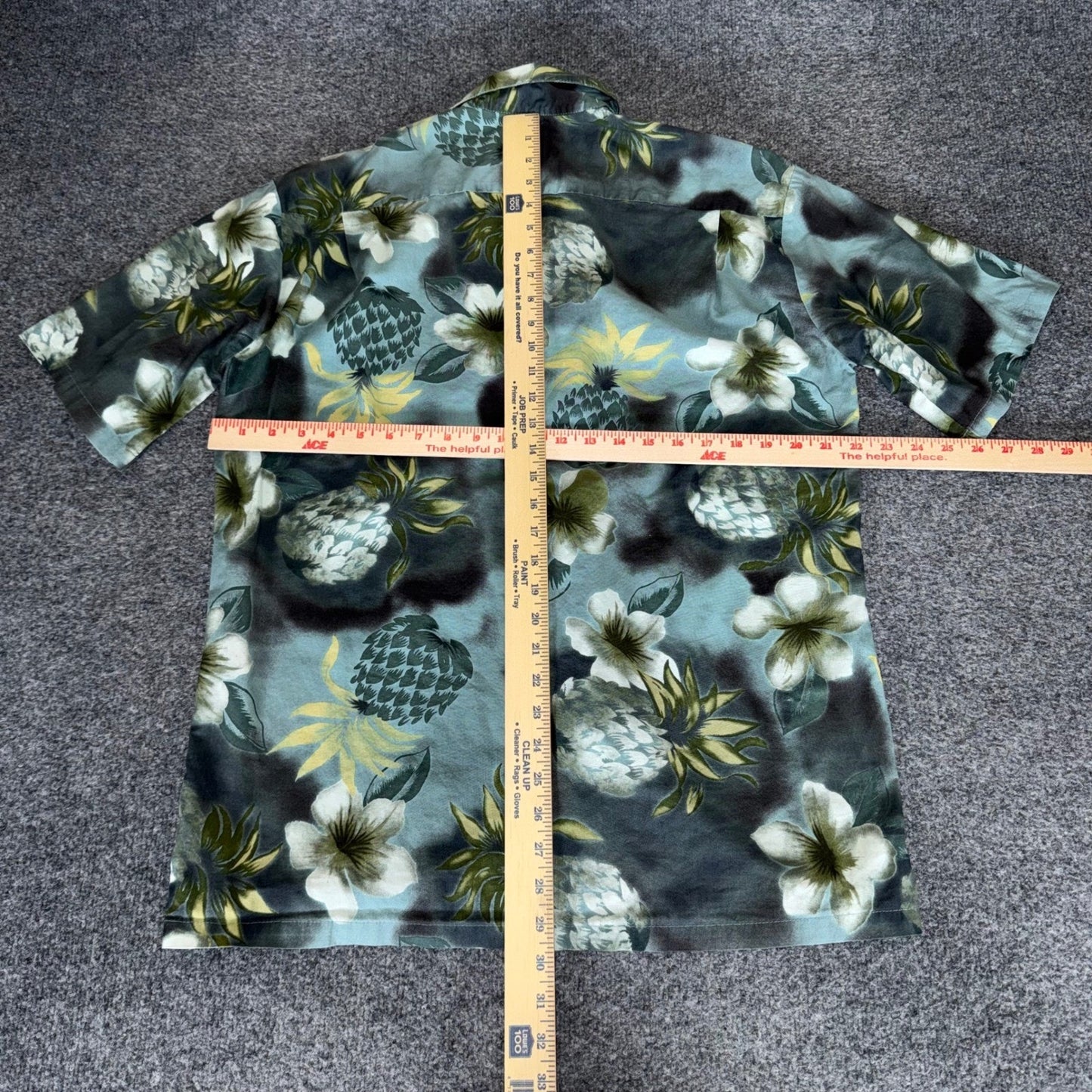 Hilo Hattie Hawaiian Shirt Mens Medium Pineapple Floral Aloha Tropical Button Up