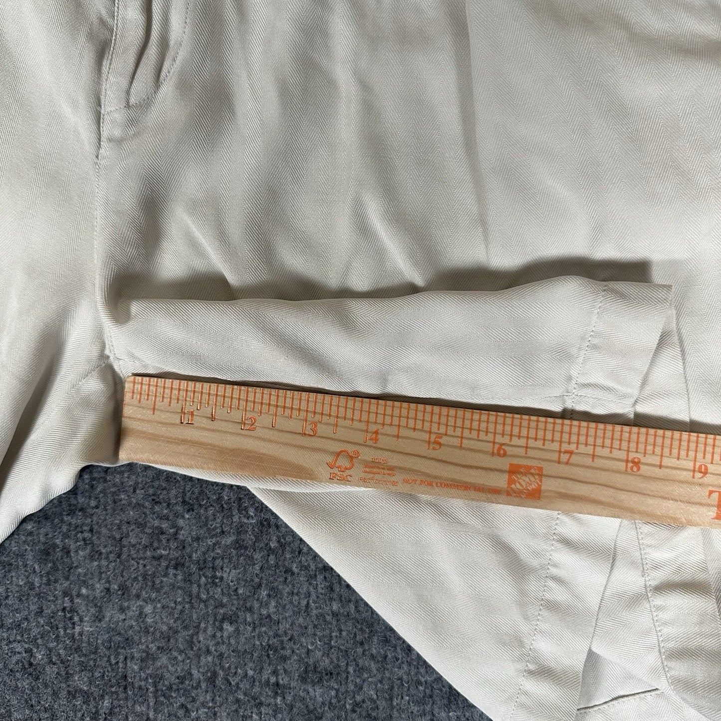 Tommy Bahama Shorts Mens 35 (33x8) Ivory 100% Silk Pleated Chino Vacation Resort
