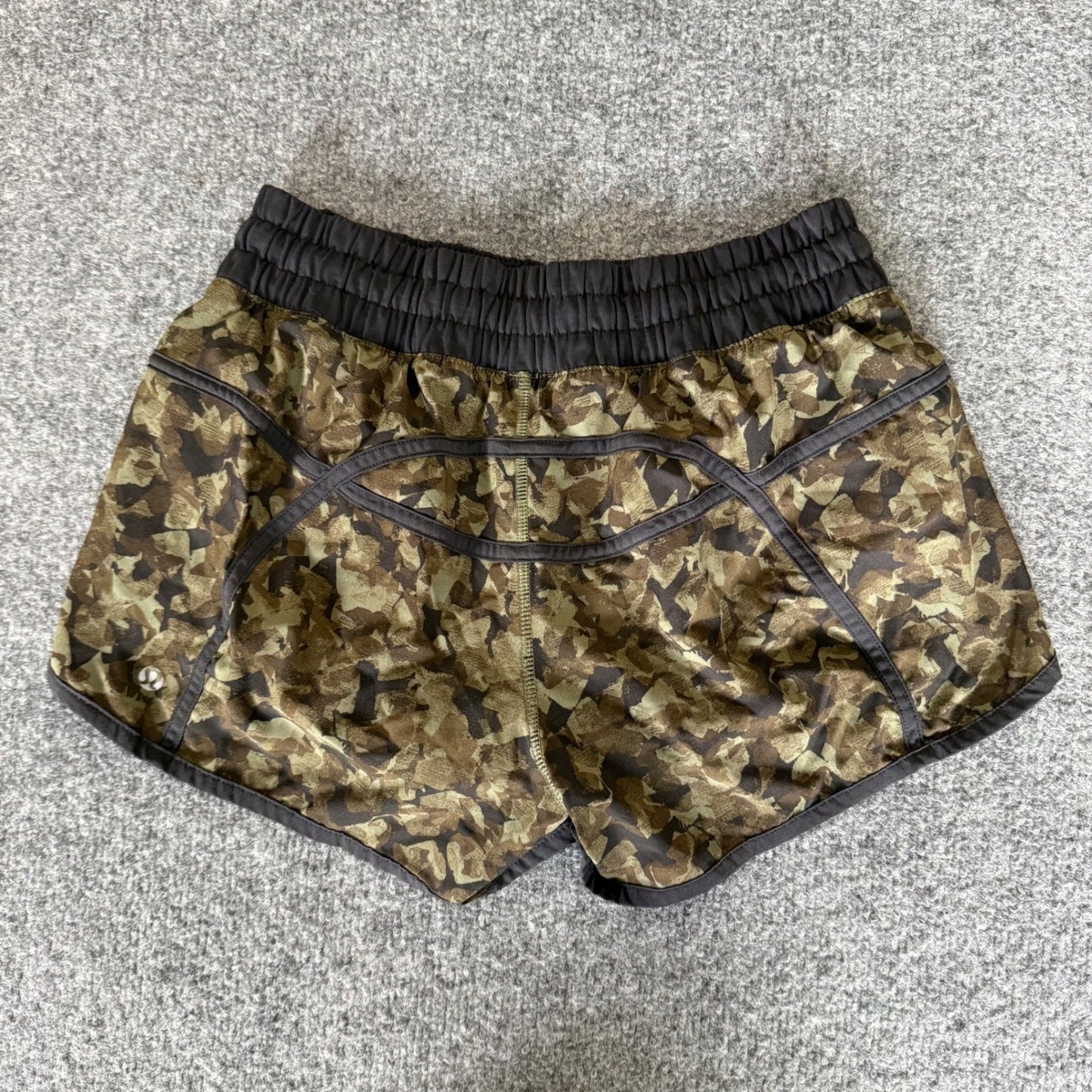 Lululemon Mystic Jungle Fatigue Short Womens Size 6 Camo Lined Athletic Workout