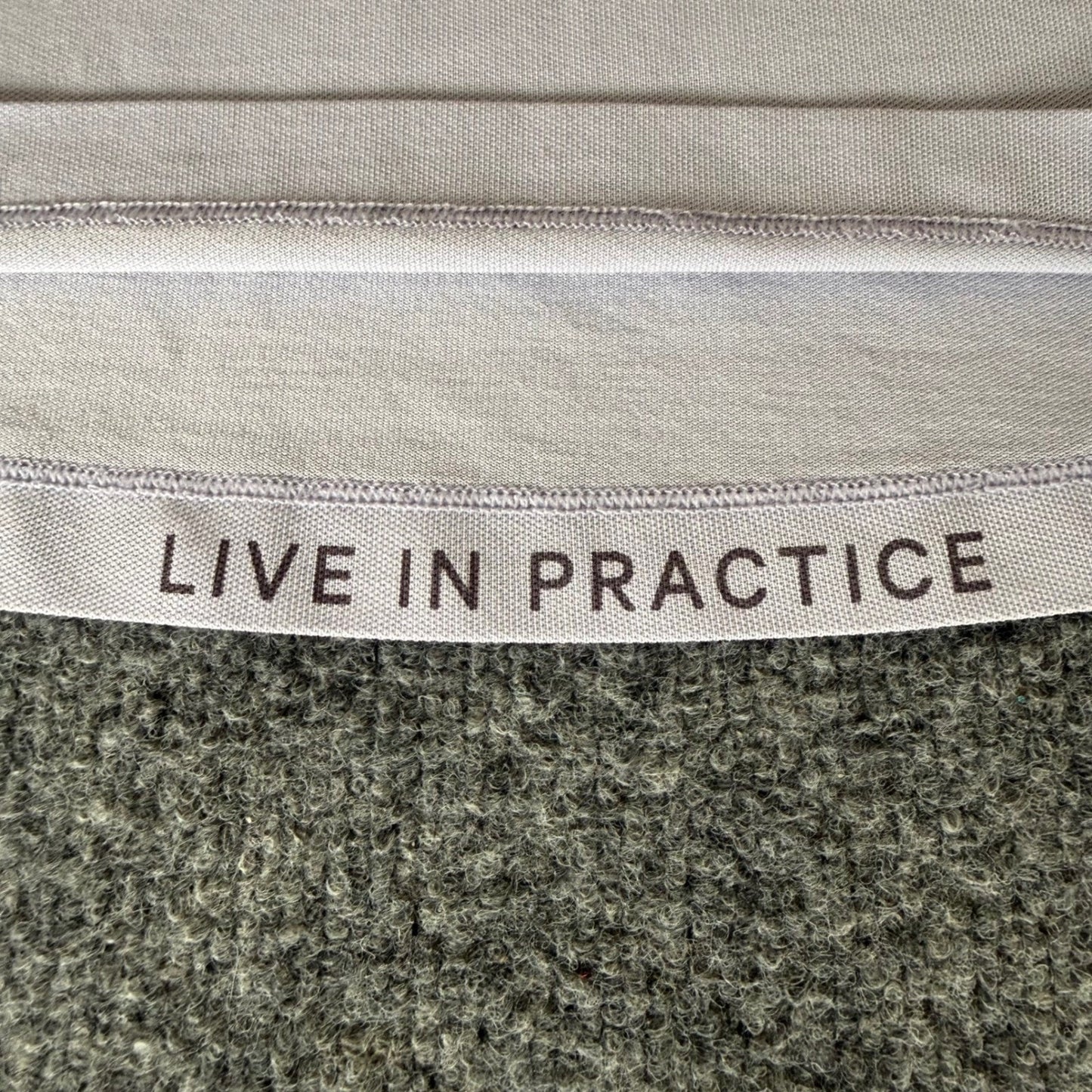 Lululemon Polo Shirt Mens Medium Lavender Short Sleeve Performance Athletic Golf