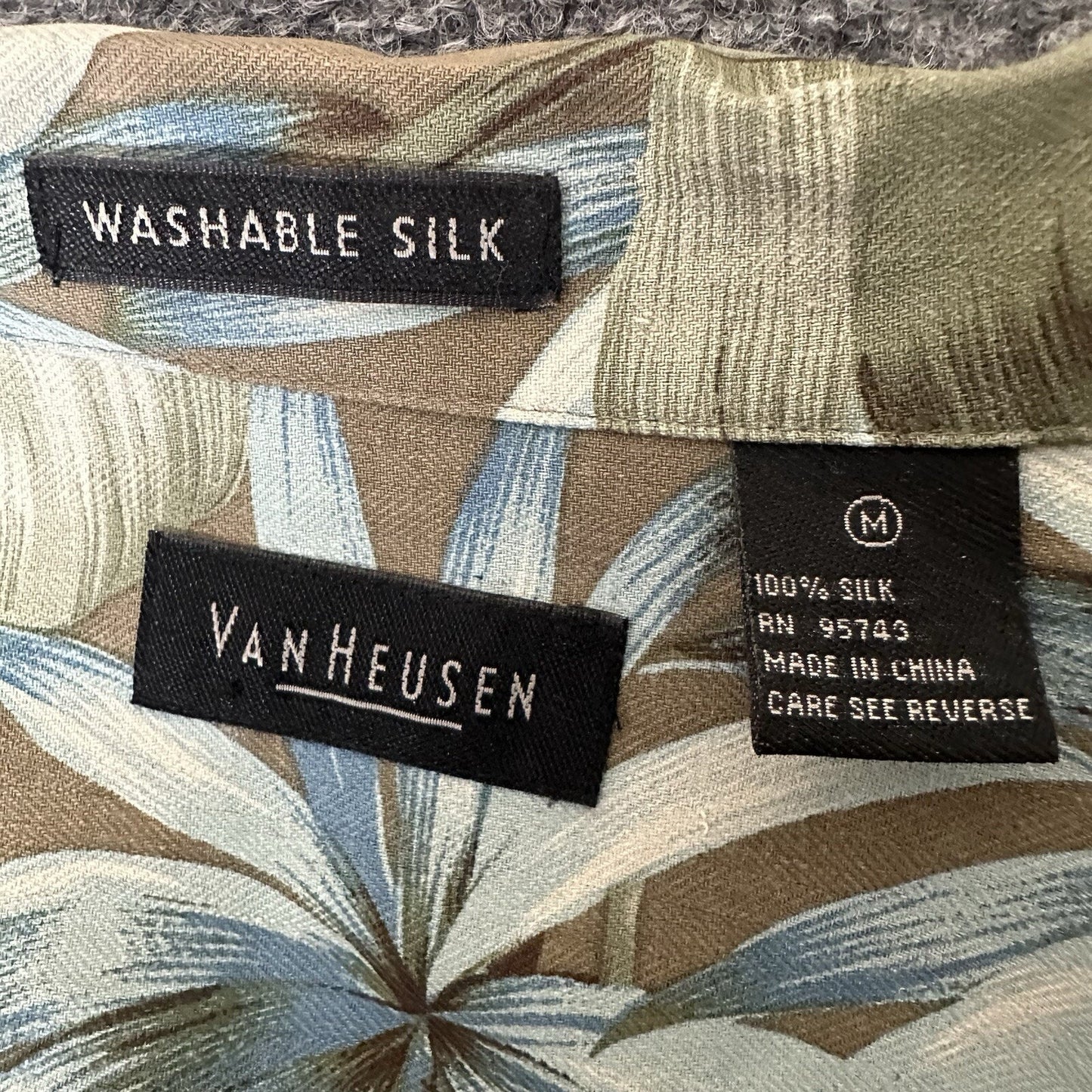 Van Heusen Hawaiian Shirt Mens M Floral Silk Short Sleeve Pocket Casual Adult