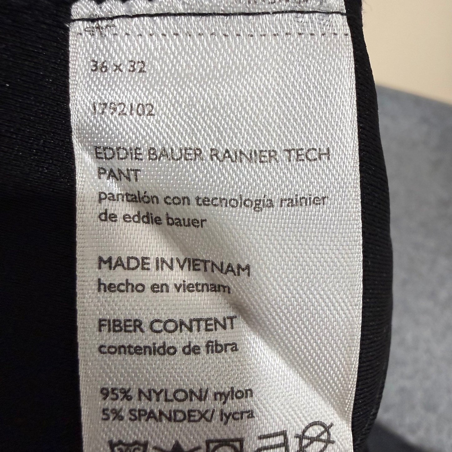 Eddie Bauer Rainier Tech Pants Mens 36x32 Black Cargo Outdoor Hiking Travel