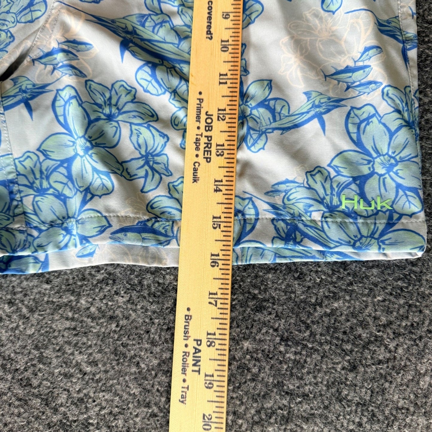 HUK Shorts Men Medium 30x5 Blue Floral Swim Trunks Fishing Quick Dry Performance