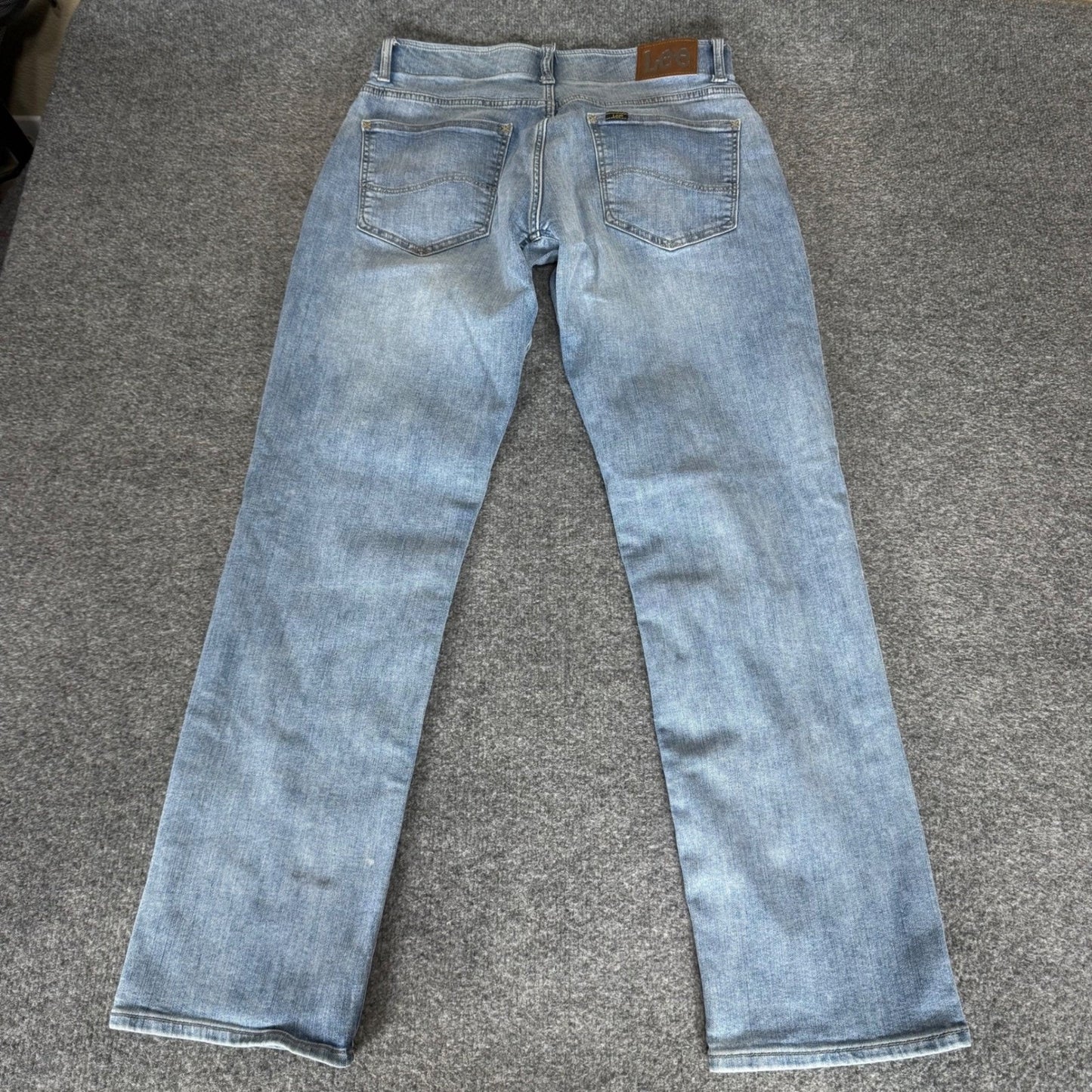 Lee Extreme Motion Straight Fit Tapered Jeans Mens 33x32 (32x31) Light Wash Blue