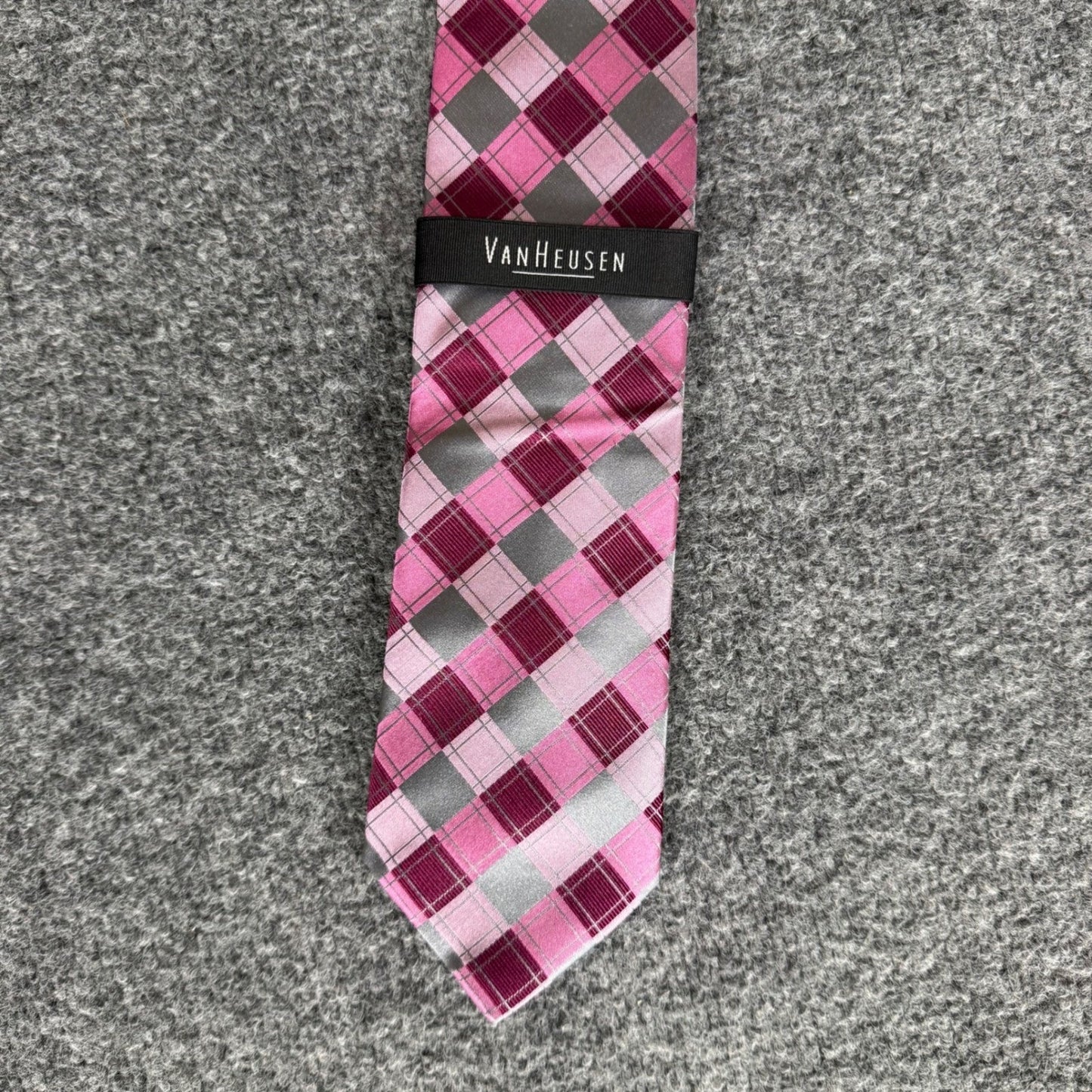 Van Heusen Mens Pink Grey Argyle Plaid Silk Necktie Stain Resistant Handmade