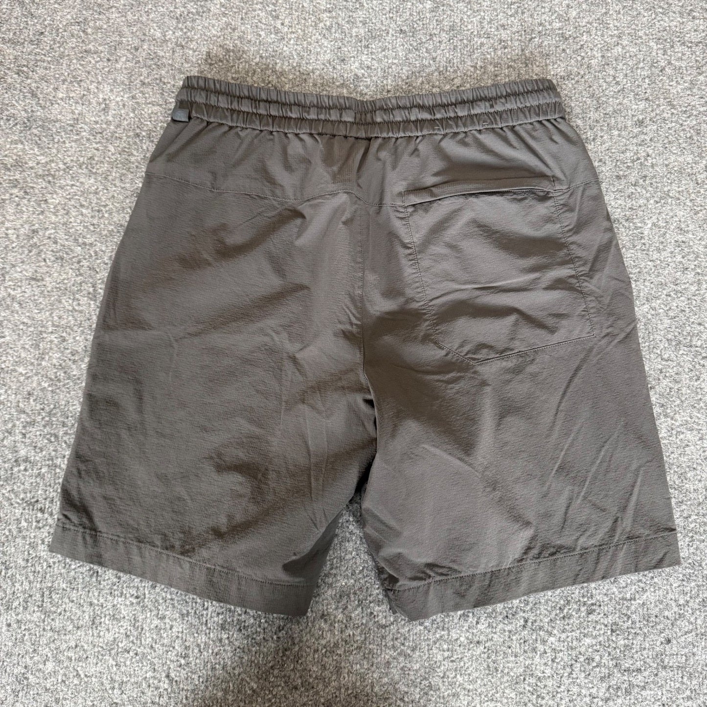Lululemon Bowline Shorts Mens Medium 30x8 Gray Athleisure Training Gym Comfort