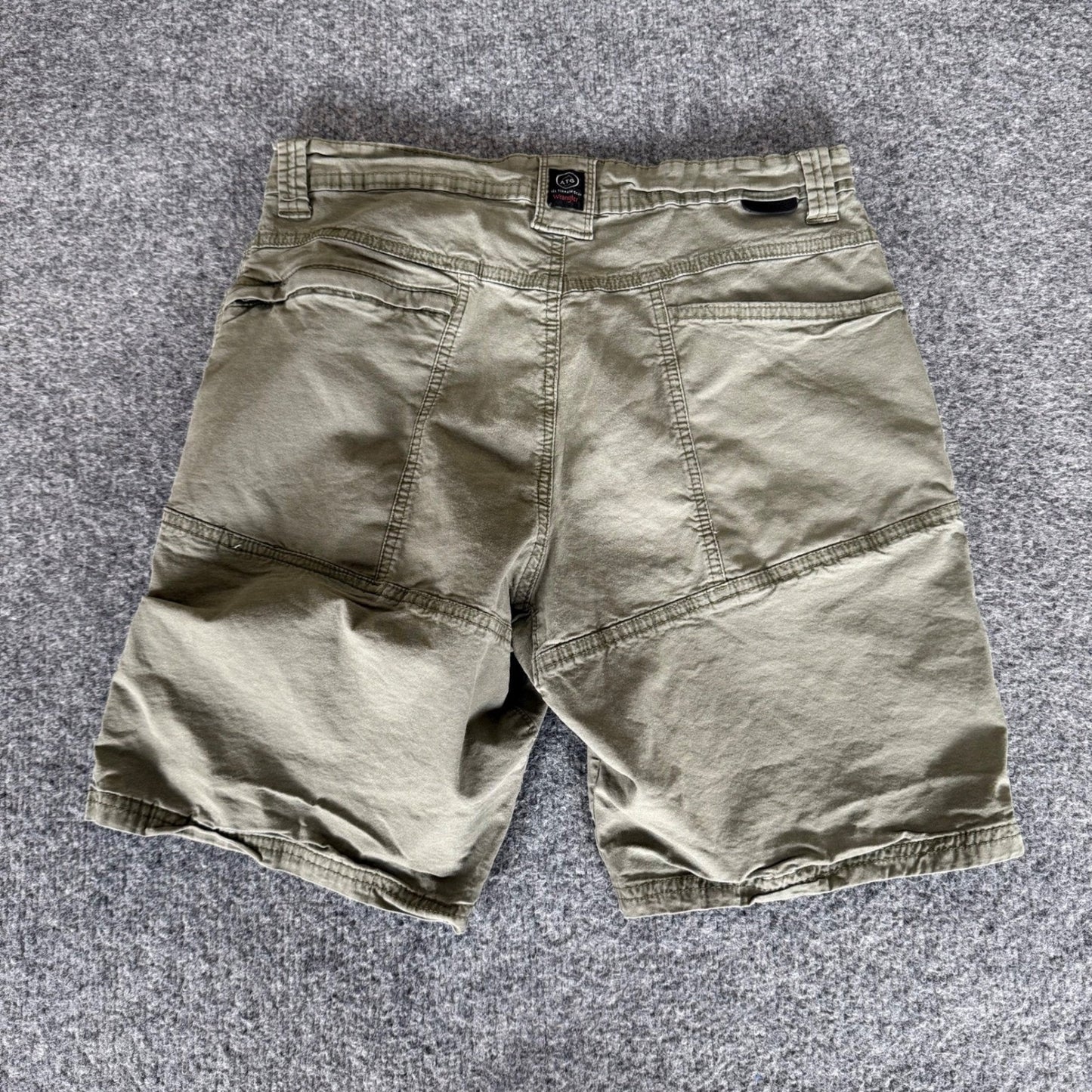 Wrangler ATG All Terrain Gear Mens Shorts Size 30 Olive Green Utility Hiking