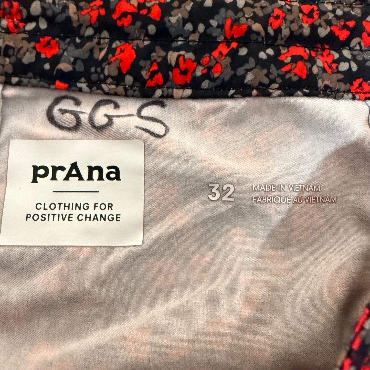 prAna Fenton Boardshorts Mens 32 Red Black Floral Surf Swim Beachwear Drawstring