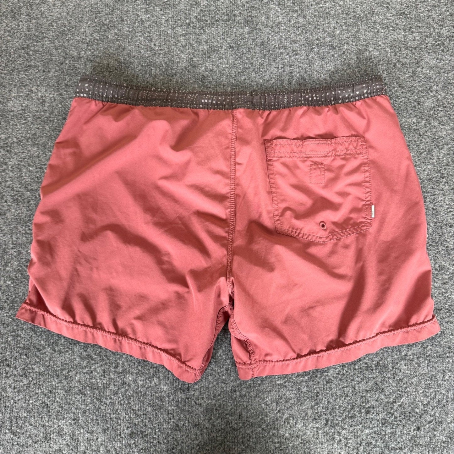 Vuori Kore Shorts Mens Large 38 Red Lined Athletic Gym Training Workout Running