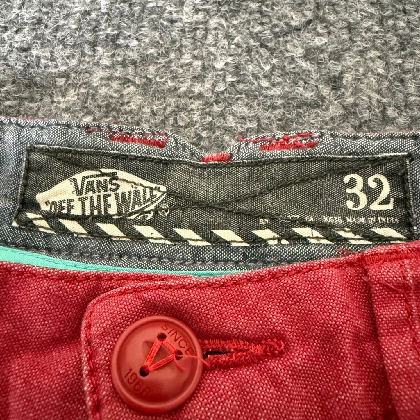Vans Off The Wall Shorts Men 32 Red Chino Casual Skateboarding Streetwear Grunge