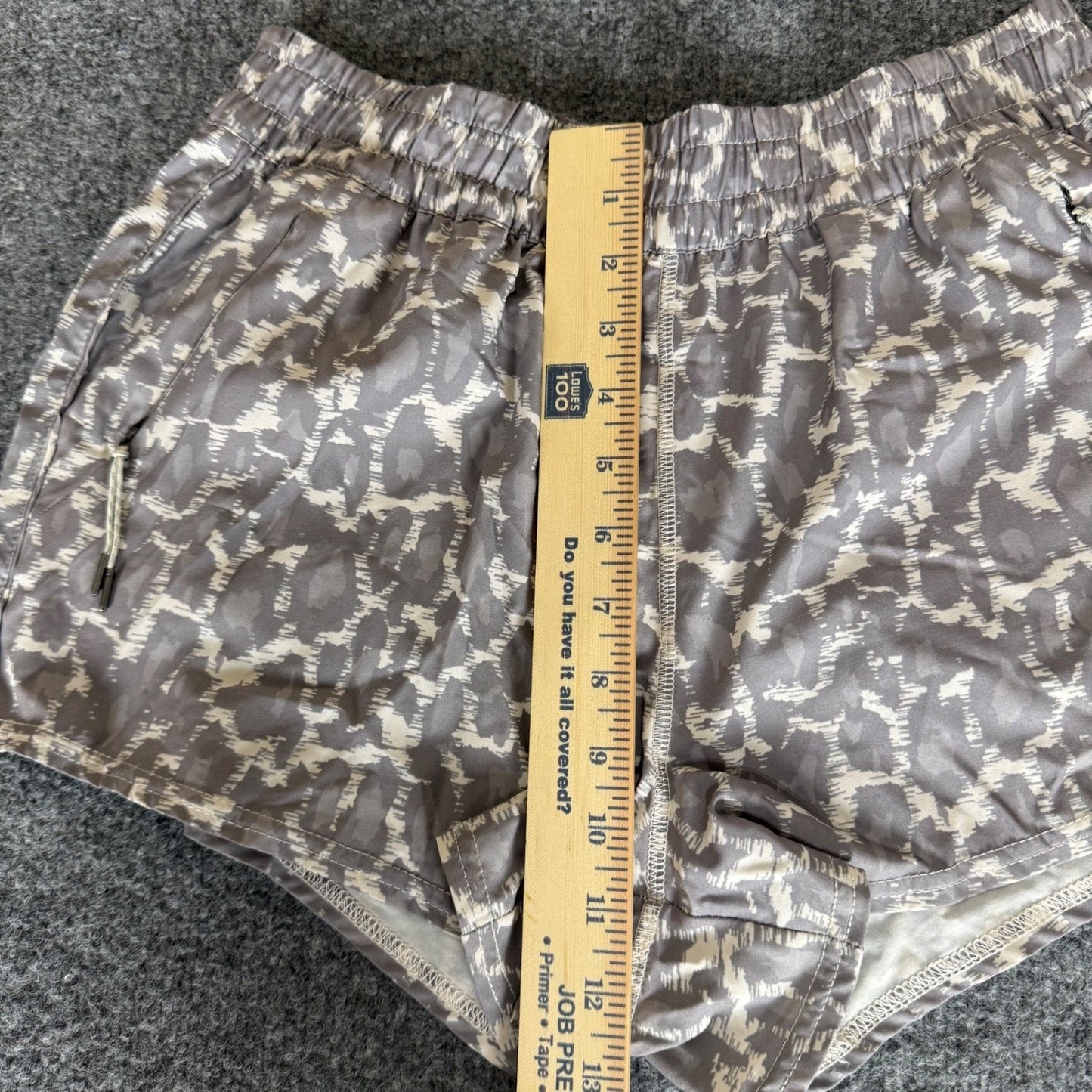 Vuori Dash 2.0 Shorts Womens Medium Gray Geometric Athletic Running Stretch Gym