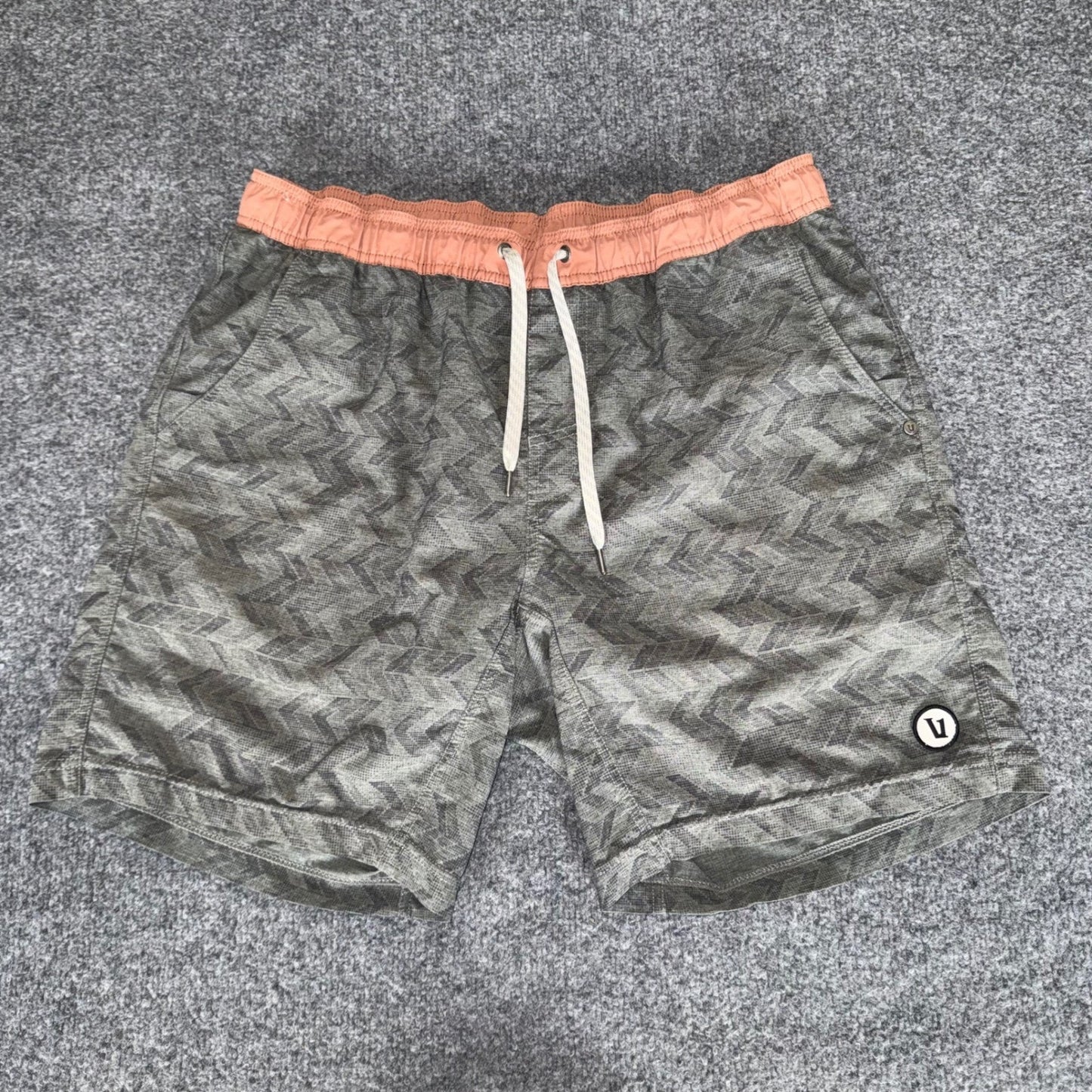 Vuori Kore Shorts Mens 32 Zig-Zag Chevron Geometric Lined Athletic Gym Training