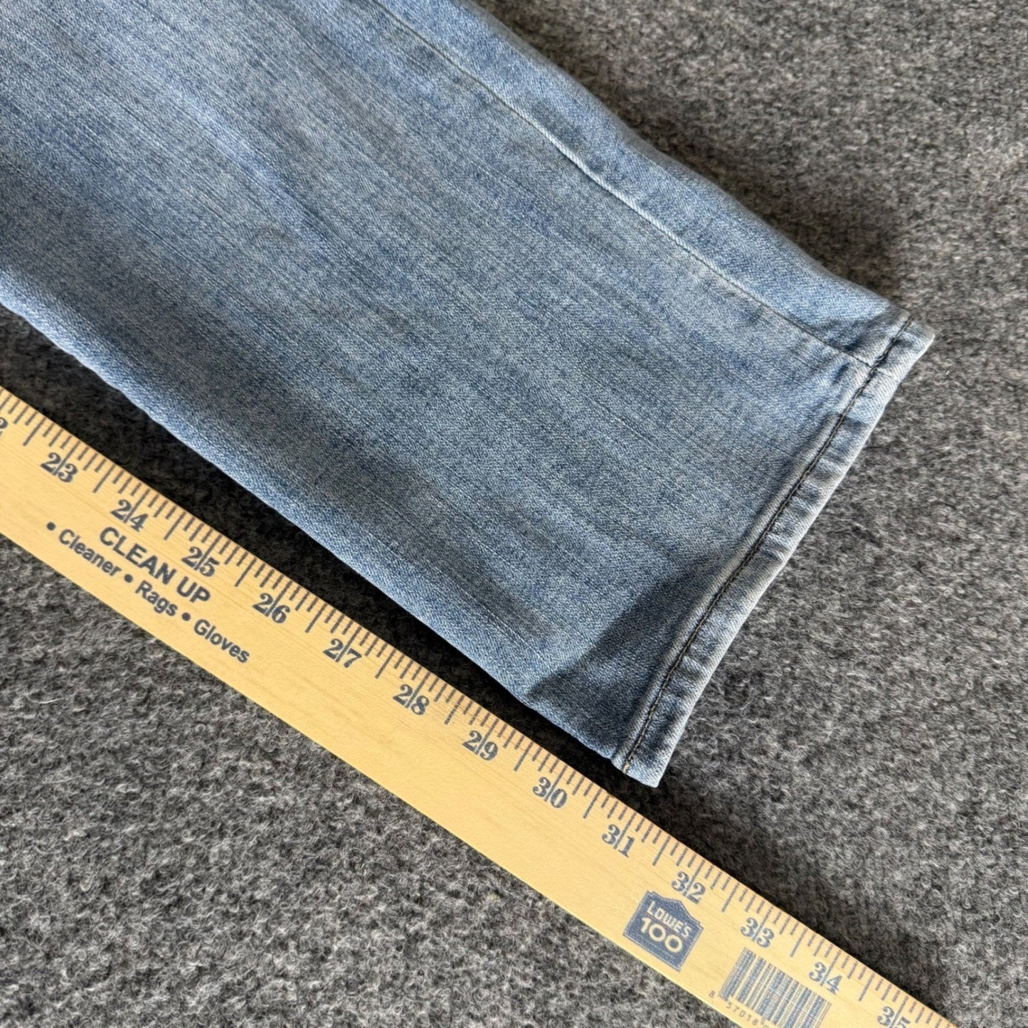Lee Extreme Motion Straight Fit Tapered Jeans Mens 33x32 (32x31) Light Wash Blue