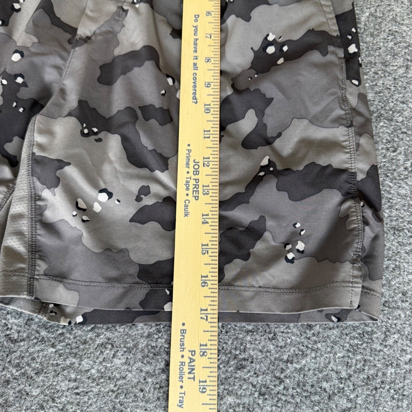 Fabletics Franchise Shorts Mens Size 30 Gray Desert Storm Camo Lined Gym Running