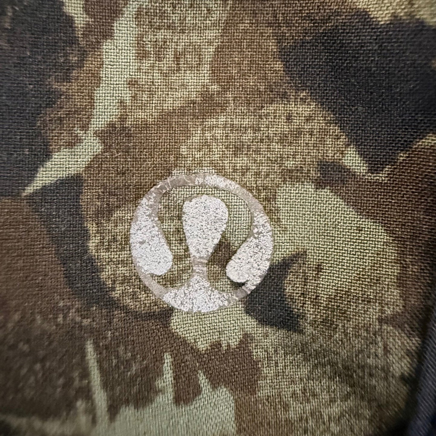 Lululemon Mystic Jungle Fatigue Short Womens Size 6 Camo Lined Athletic Workout