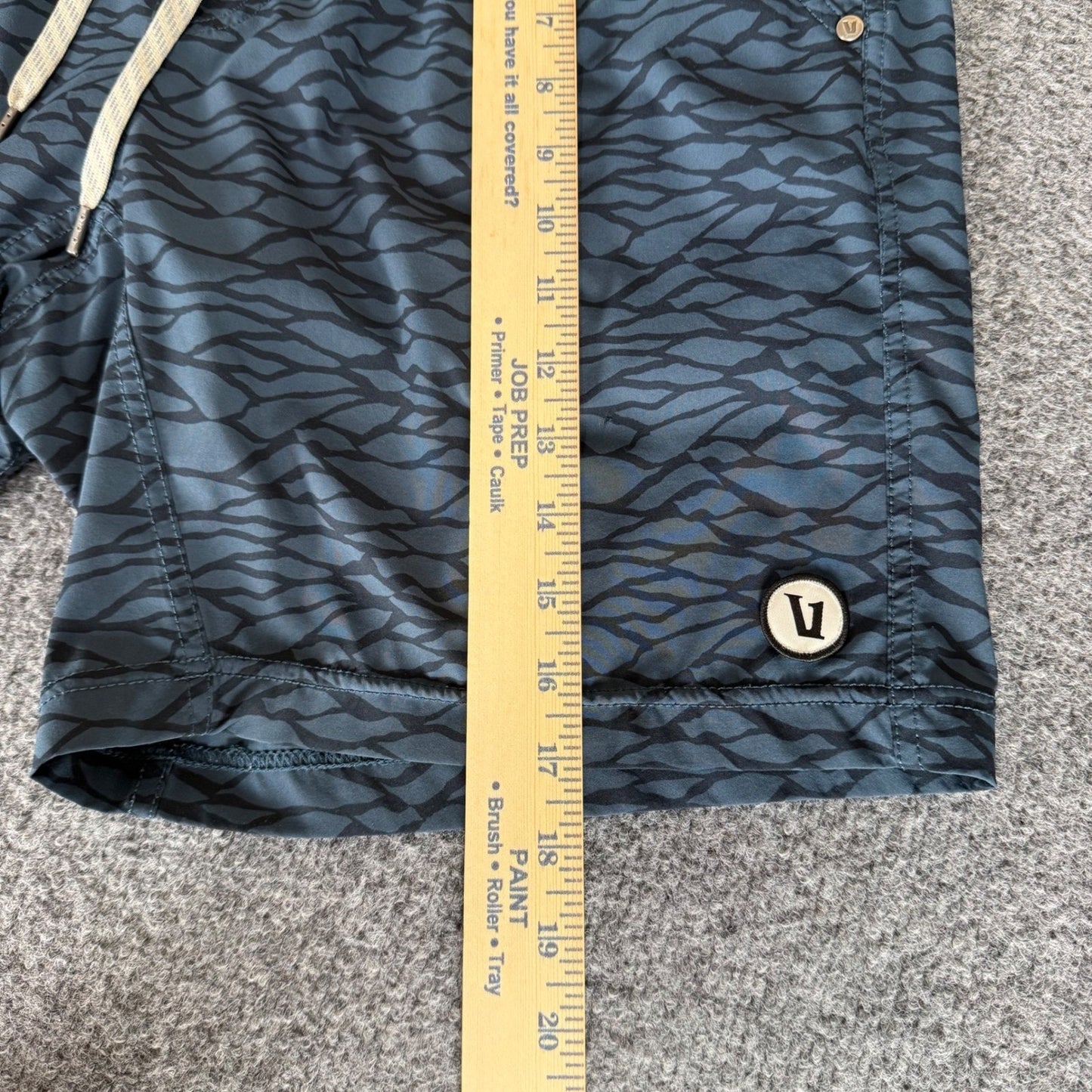 Vuori Kore Shorts Mens 31 Blue Geometric Lined Athletic Gym Training Workout