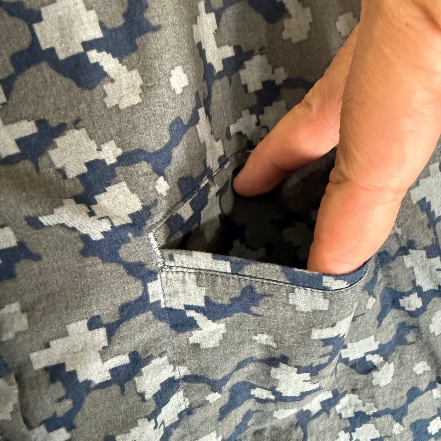 7 Diamonds Shirt Mens XL Gray Blue Digital Camo Long Sleeve Button Up Casual