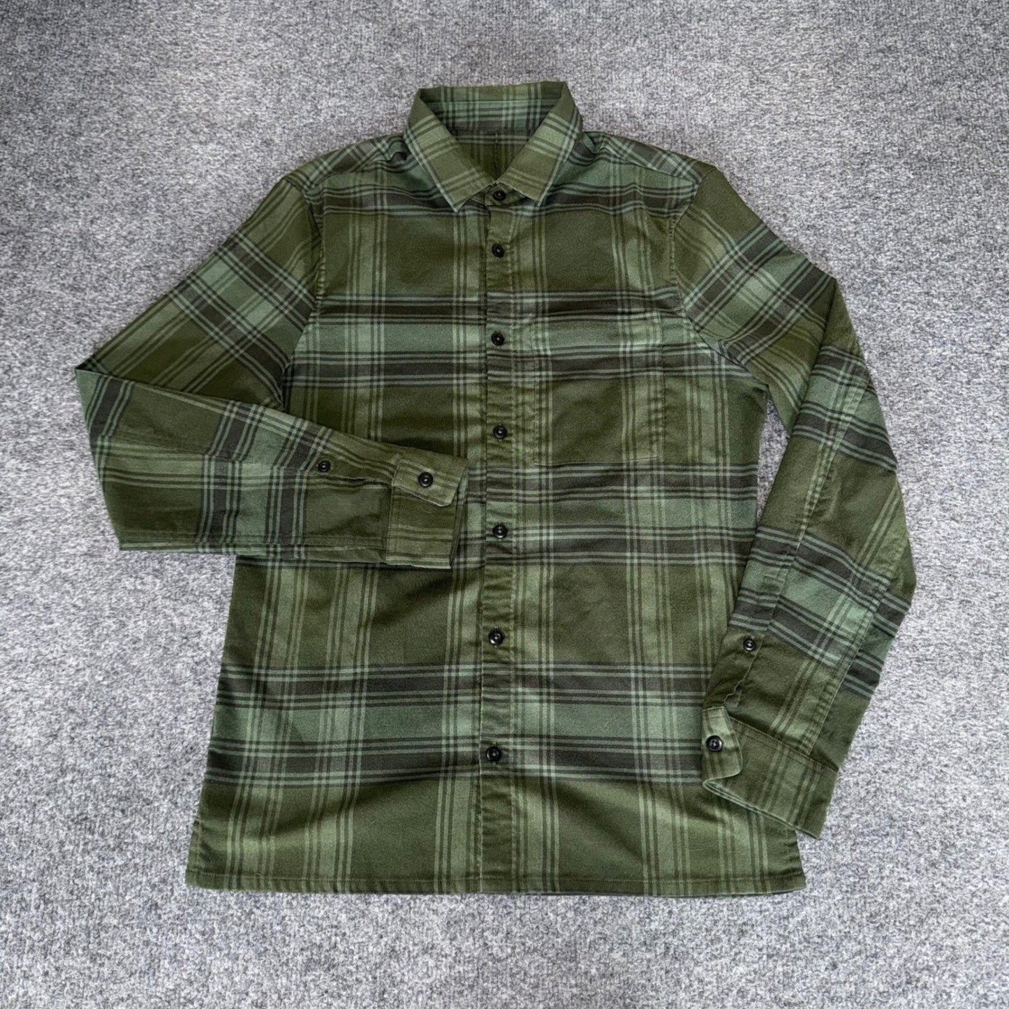Lululemon Mens Small Green Plaid Button Up Shirt Long Sleeve Casual Stretch