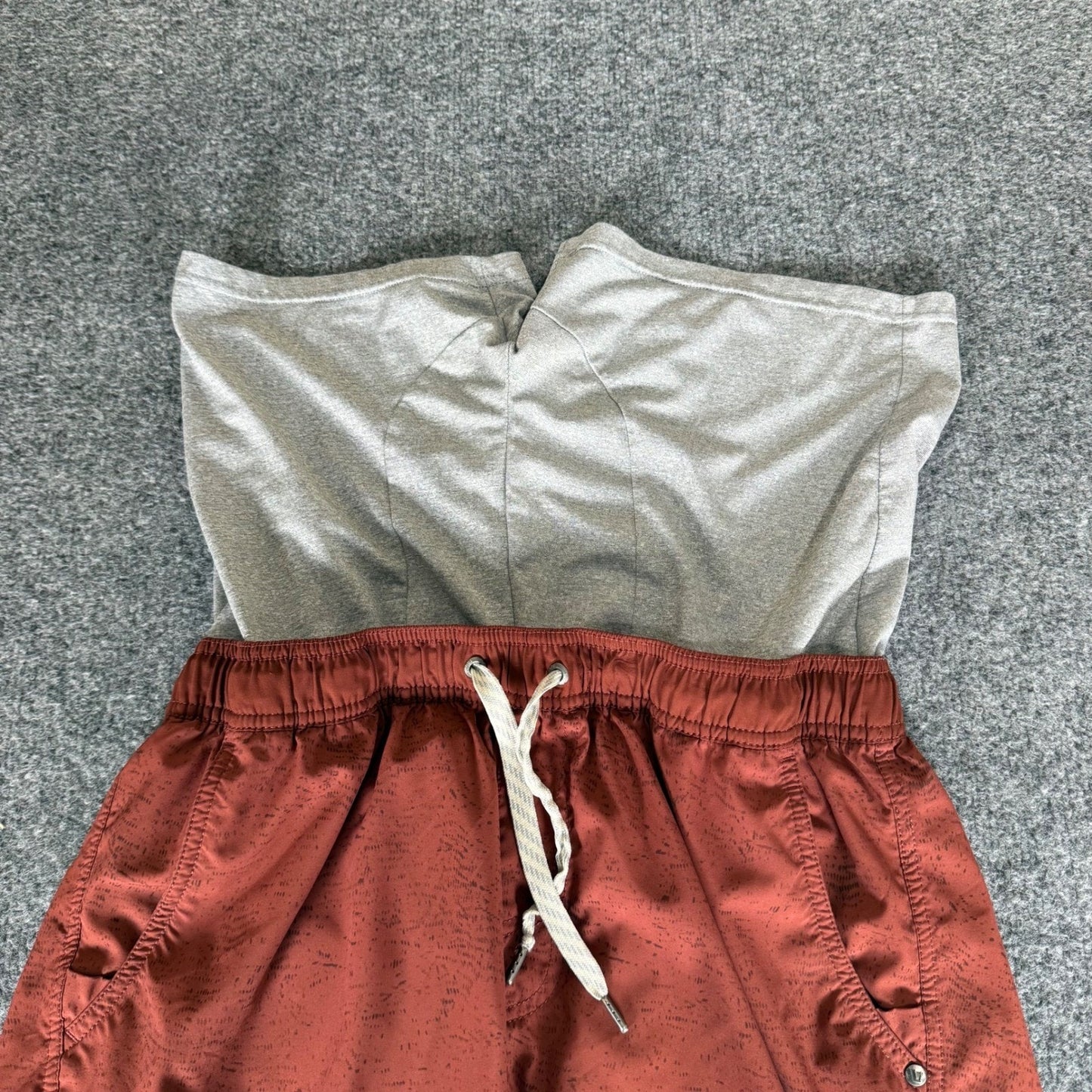 Vuori Kore Shorts Mens Size 30 Red Lined Athletic Gym Training Workout Running