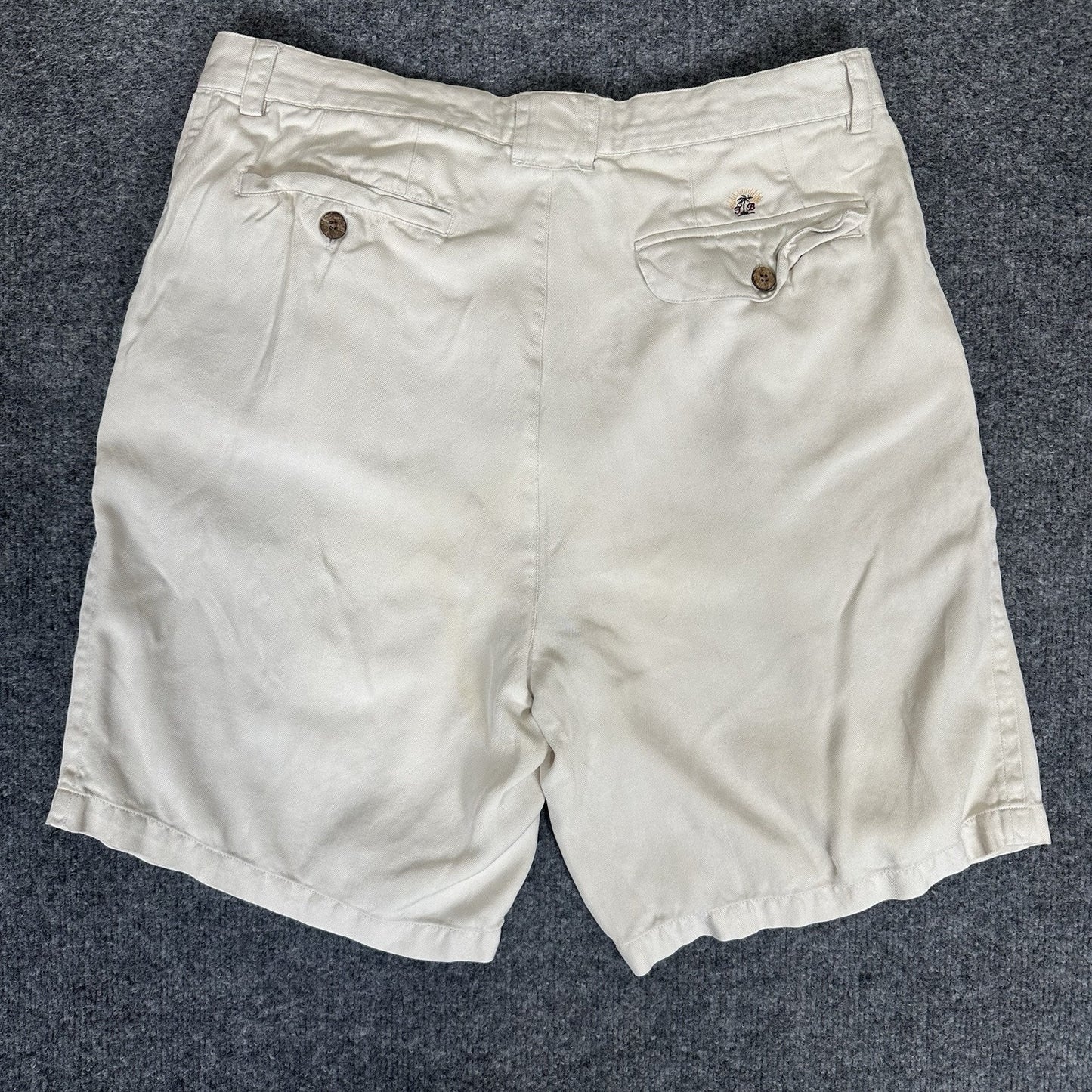 Tommy Bahama Shorts Mens 35 (33x8) Ivory 100% Silk Pleated Chino Vacation Resort
